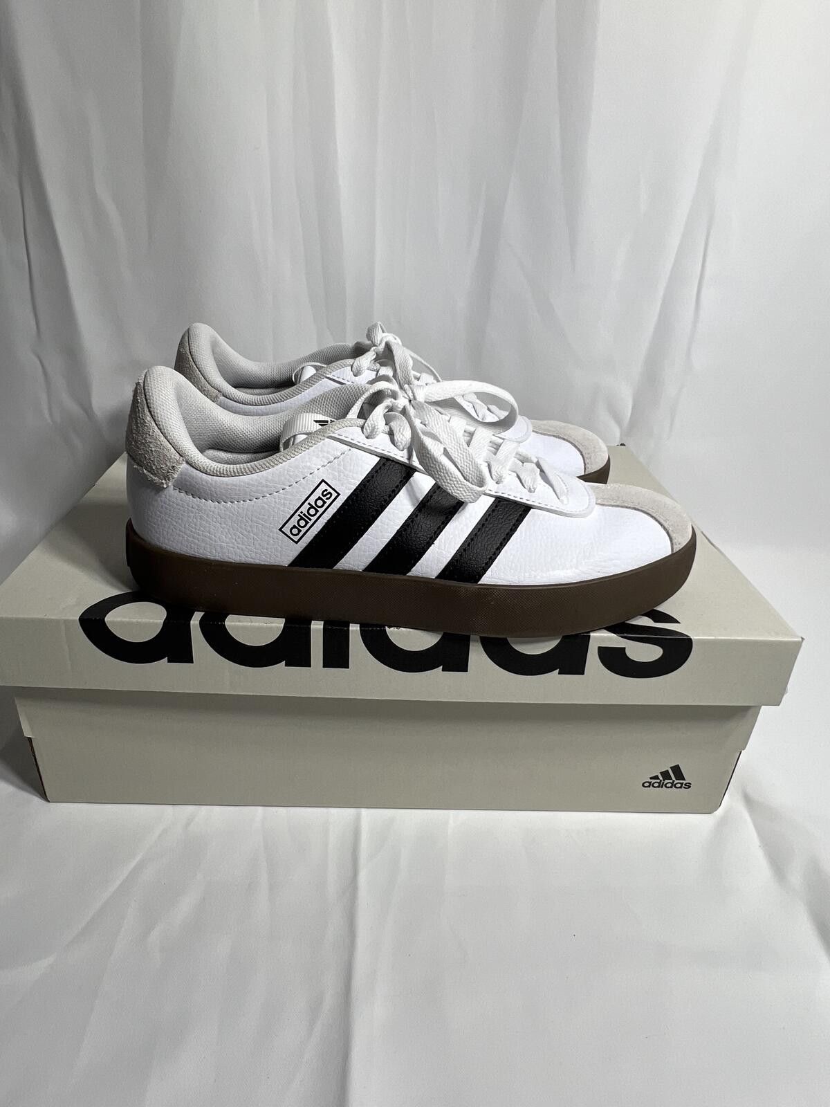 Adidas Adidas White and Black Classic Sneakers with Gum Sole Size US 7.5 / EU 40-41 - 2 Thumbnail
