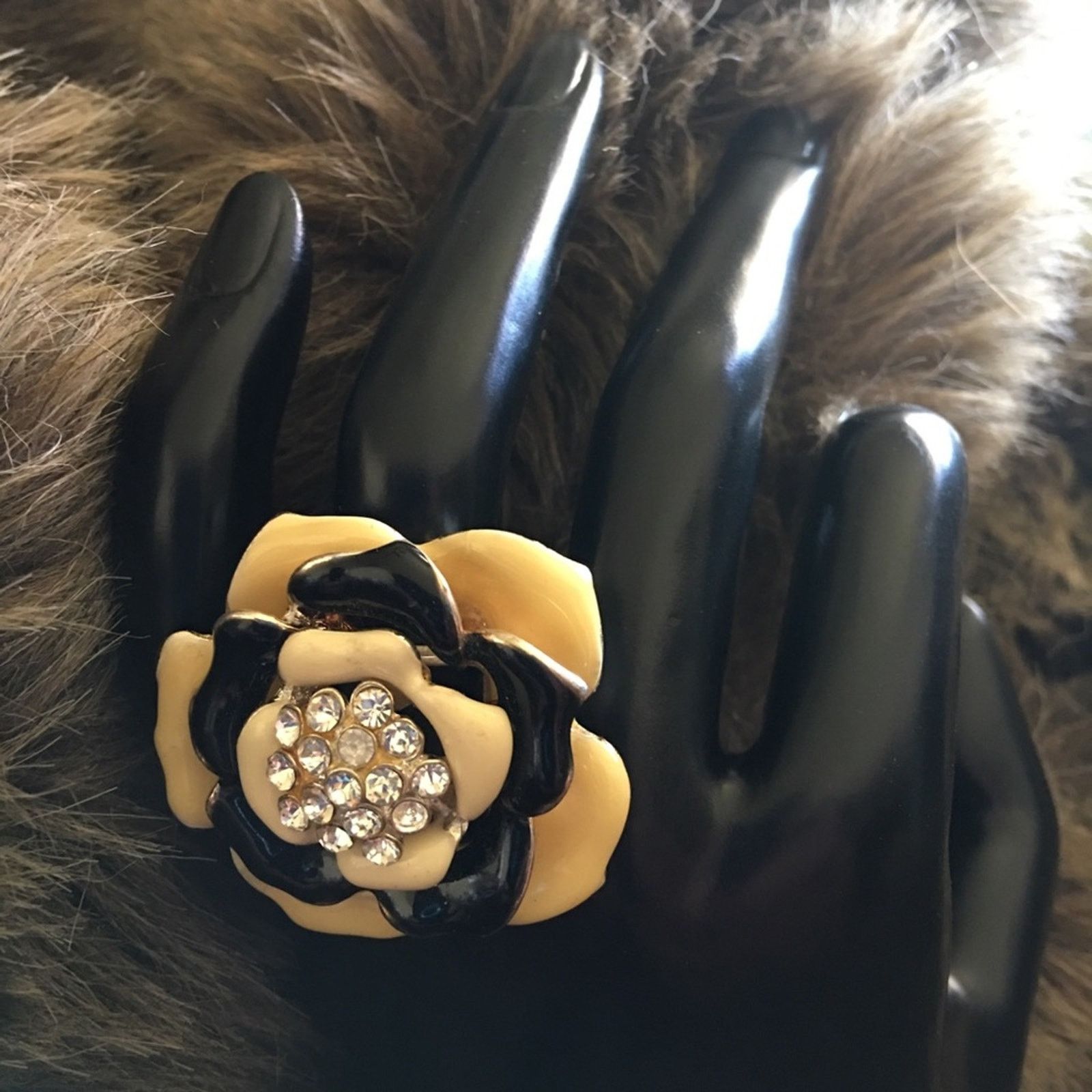 Jewelry Black and cream rhinestone flower stretch ring Size ONE SIZE - 1 Thumbnail