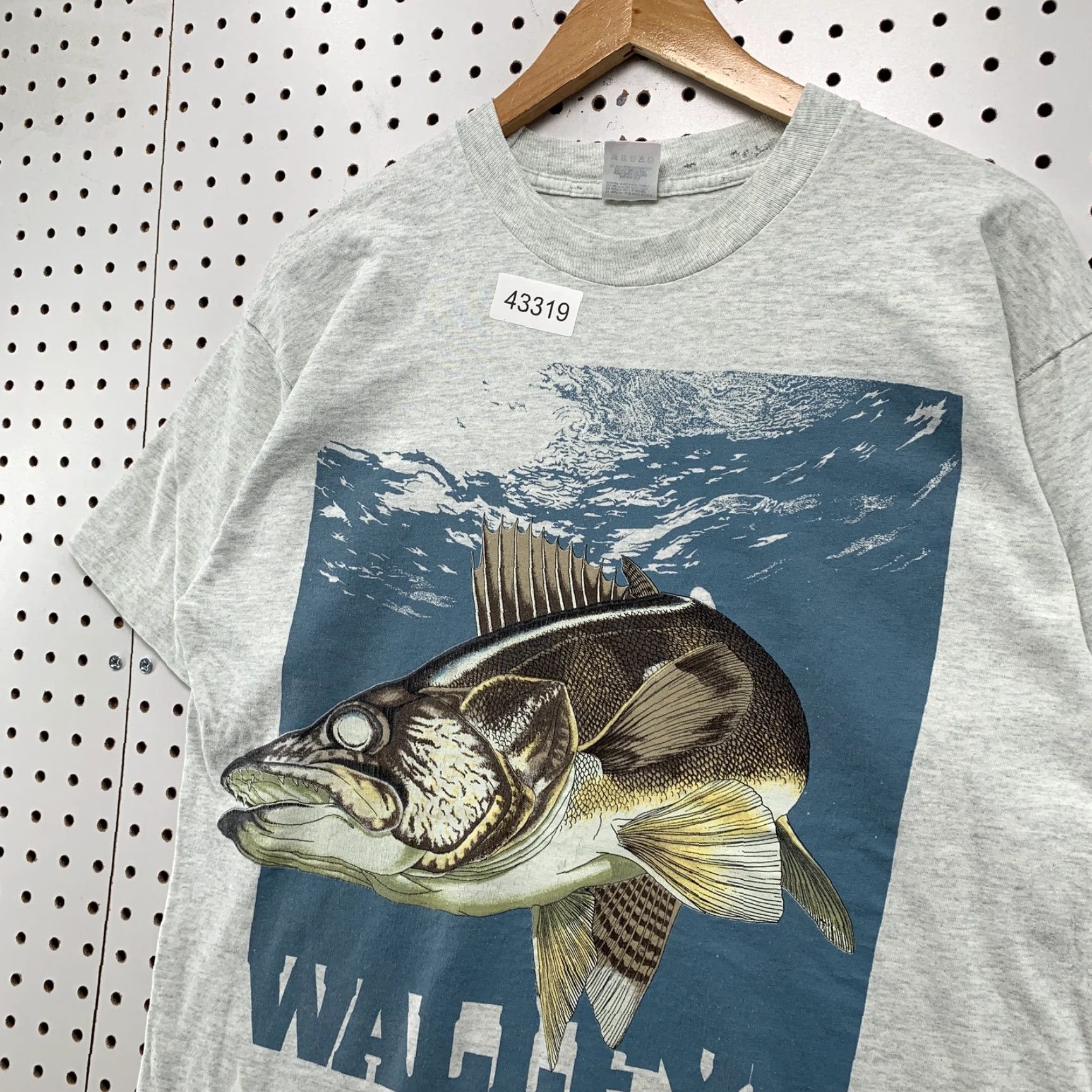 Fruit Of The Loom VINTAGE Fruit of the Loom Shirt Mens Large Gray 90s Walleye Fish Graphic Nature USA Mockup? Size US L / EU 52-54 / 3 - 3 Thumbnail