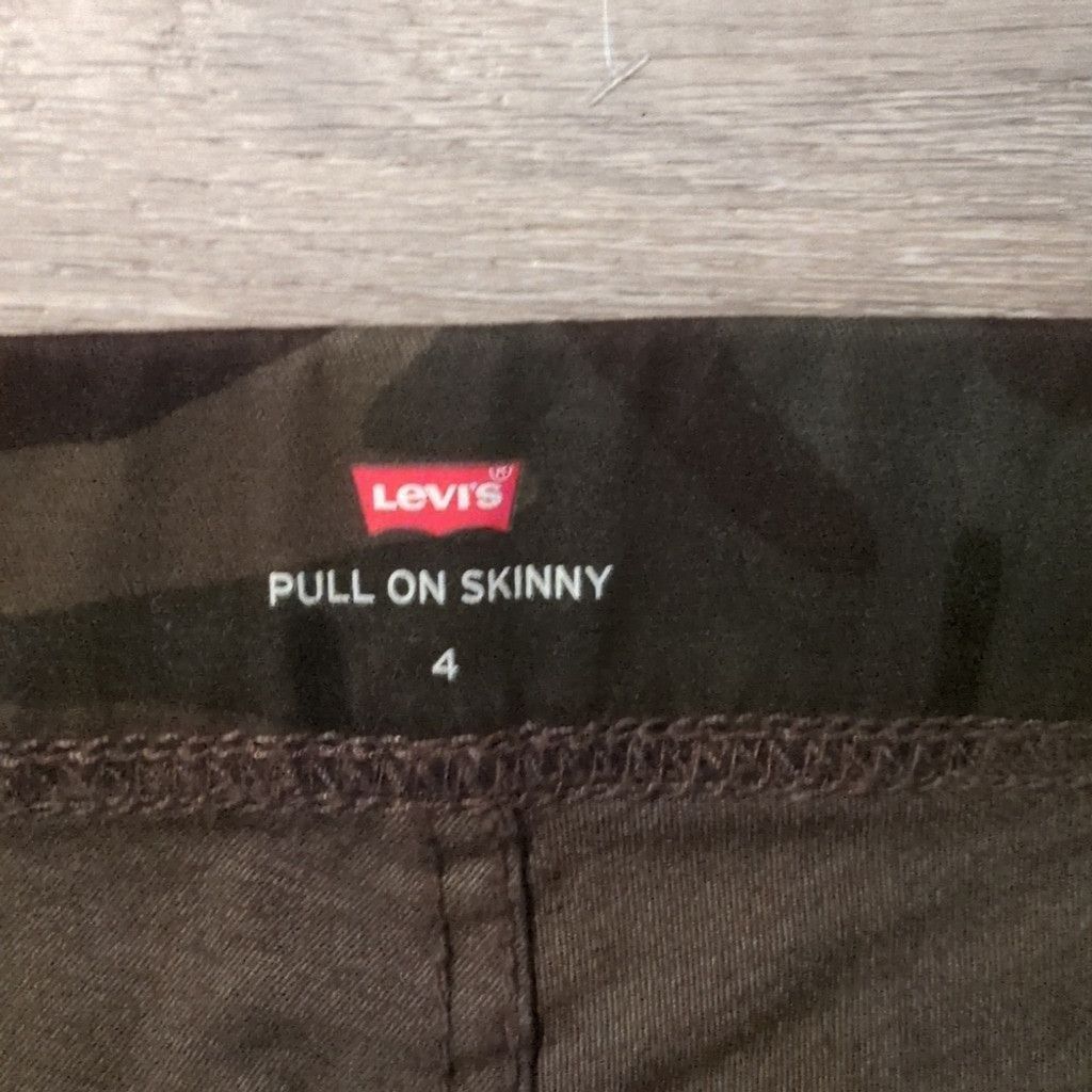 Levi's Levi's Green Camo Pull On Skinny Jeans Size 4 Size 27" / US 4 / IT 40 - 2 Thumbnail
