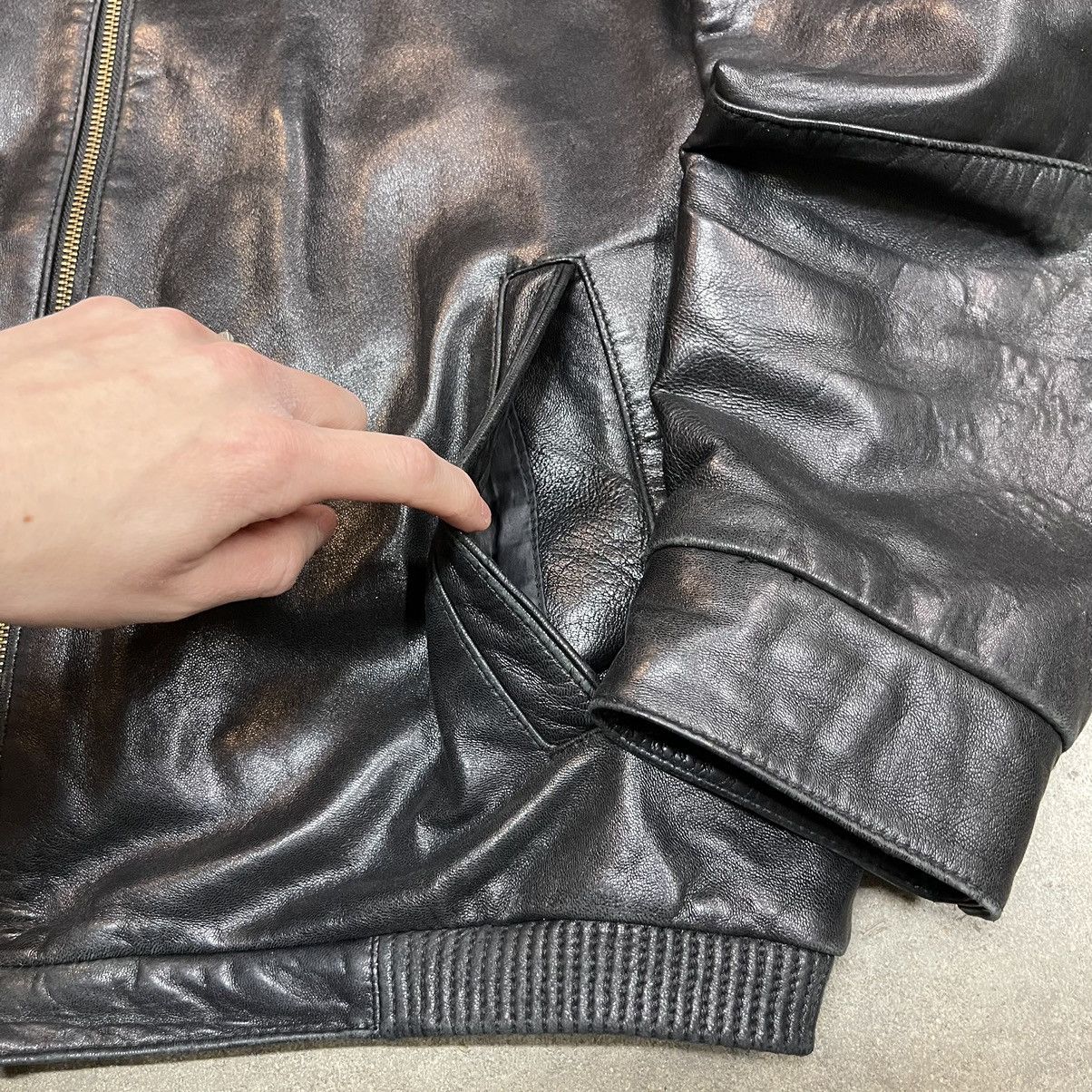 Vintage Vintage Boston Harbour Distressed Leather Bomber Jacket Size US XL / EU 56 / 4 - 5 Thumbnail