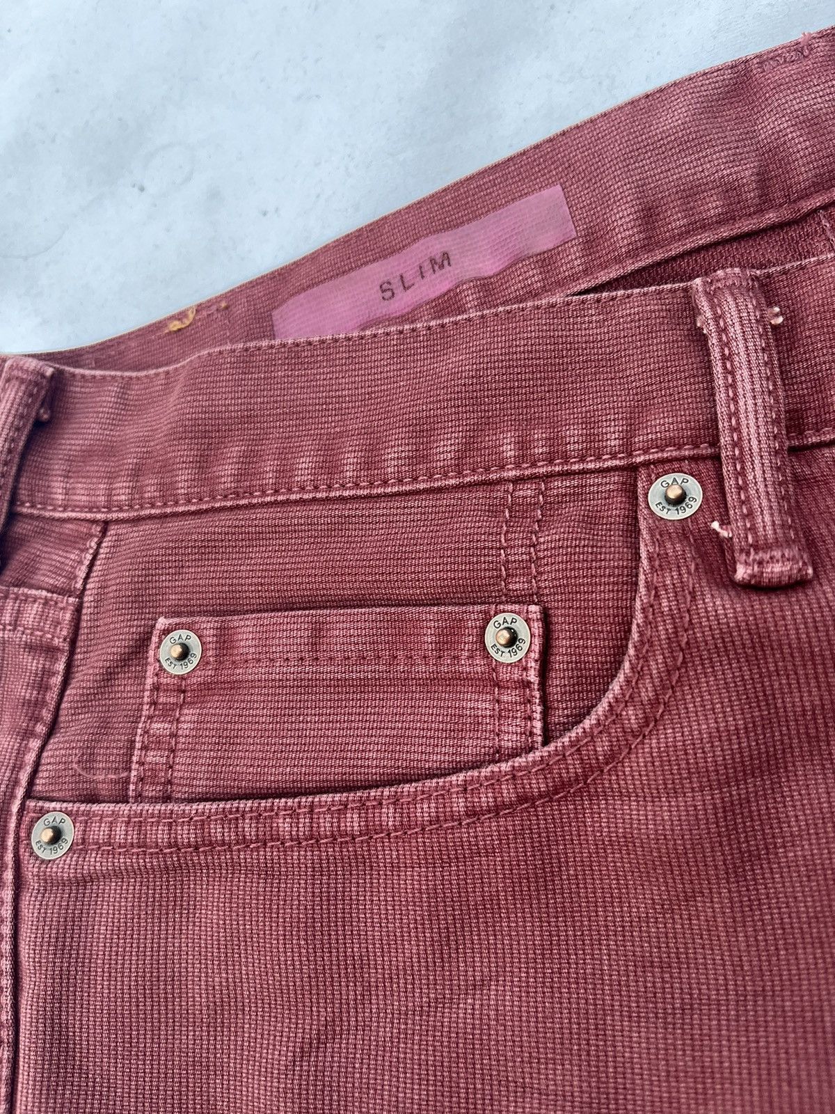 Gap GAP DENIM 1969 Burgundy Slim Jeans Y2K Style Vtg Size US 31 - 2 Thumbnail