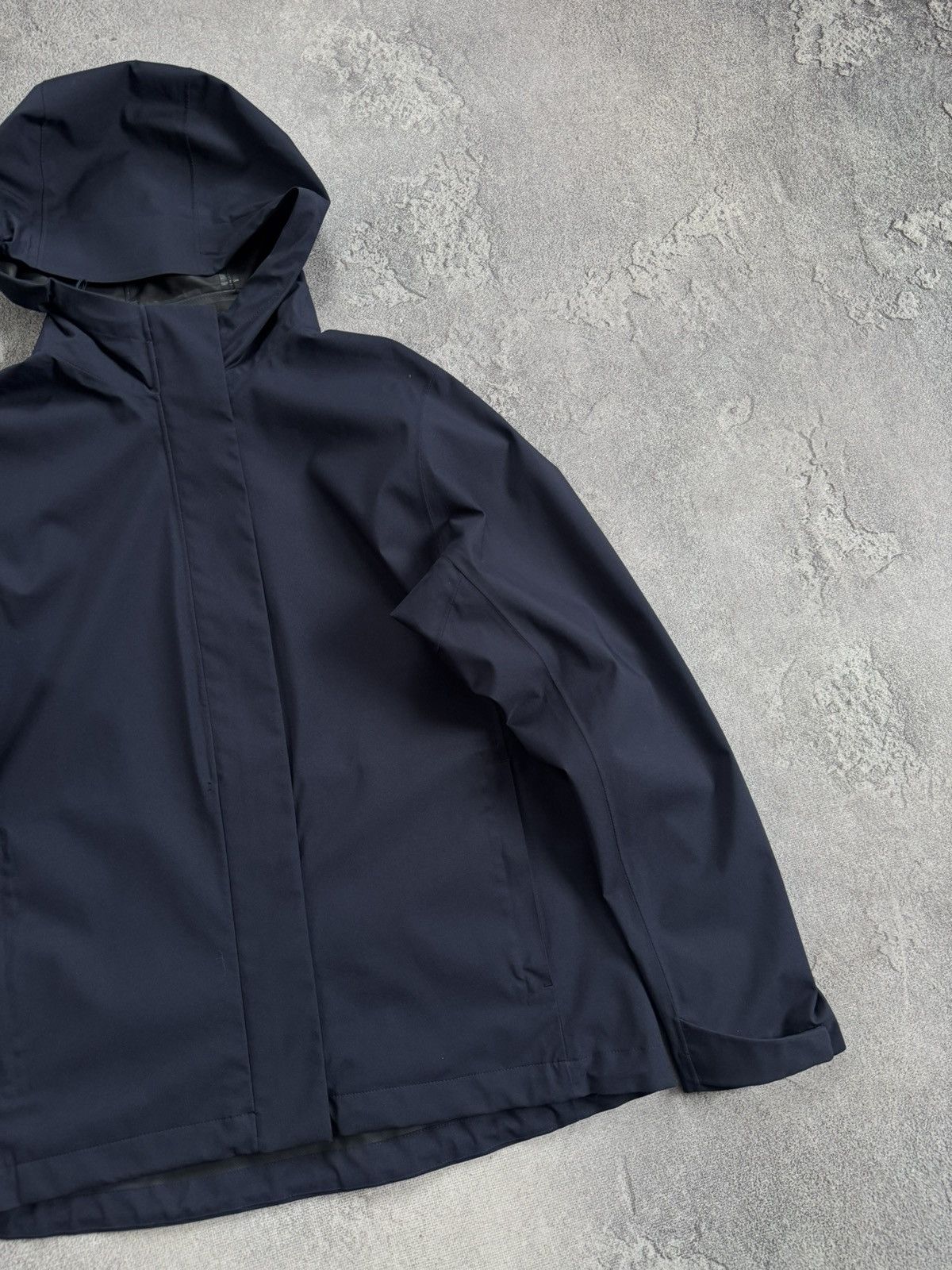 Uniqlo Uniqlo L/size waterproof windbreaker light jacket outdoor Size L / US 10 / IT 46 - 14 Thumbnail