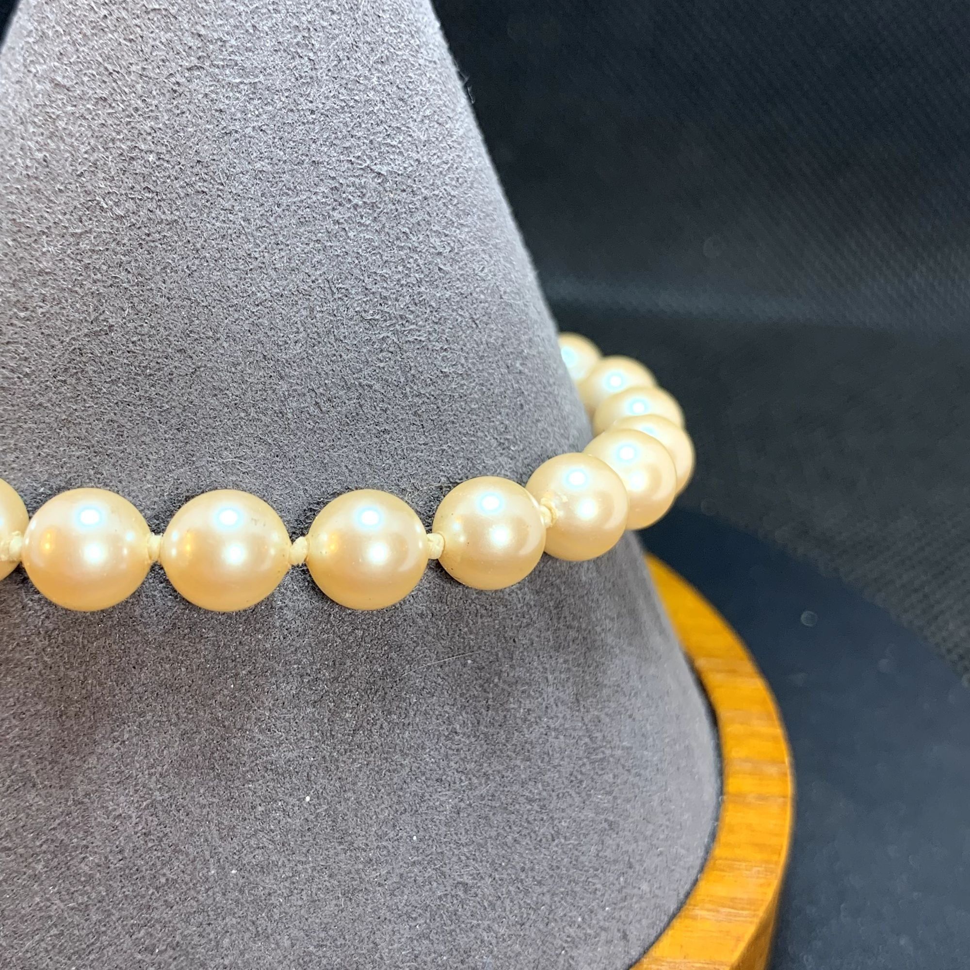 Other VTG Monet Faux Pearl 6.75mm Width Box Catch Bracelet Size 8' Size ONE SIZE - 3 Thumbnail