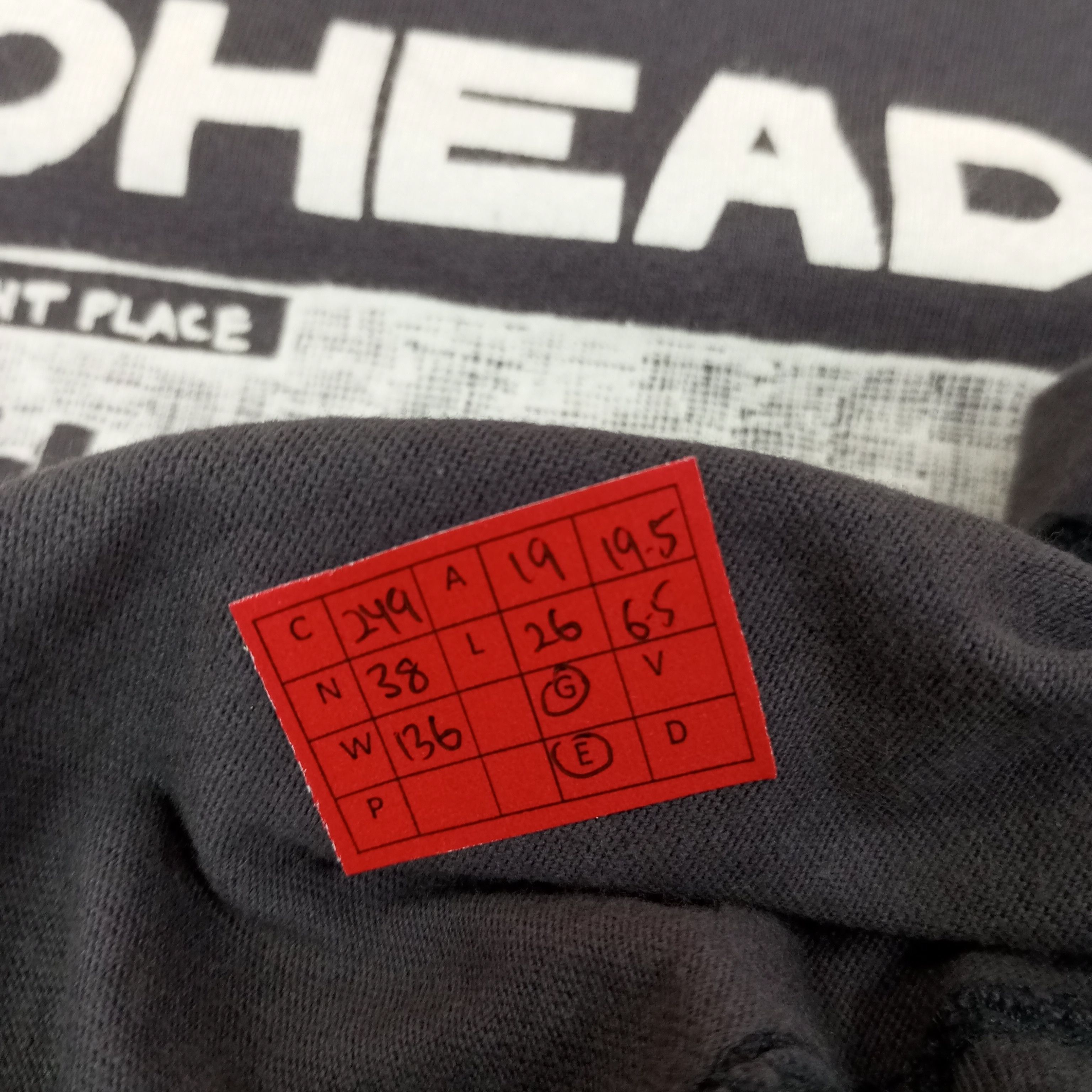Band Tees Radiohead Rock Band Music Tshirt c249n38 Size US M / EU 48-50 / 2 - 11 Thumbnail