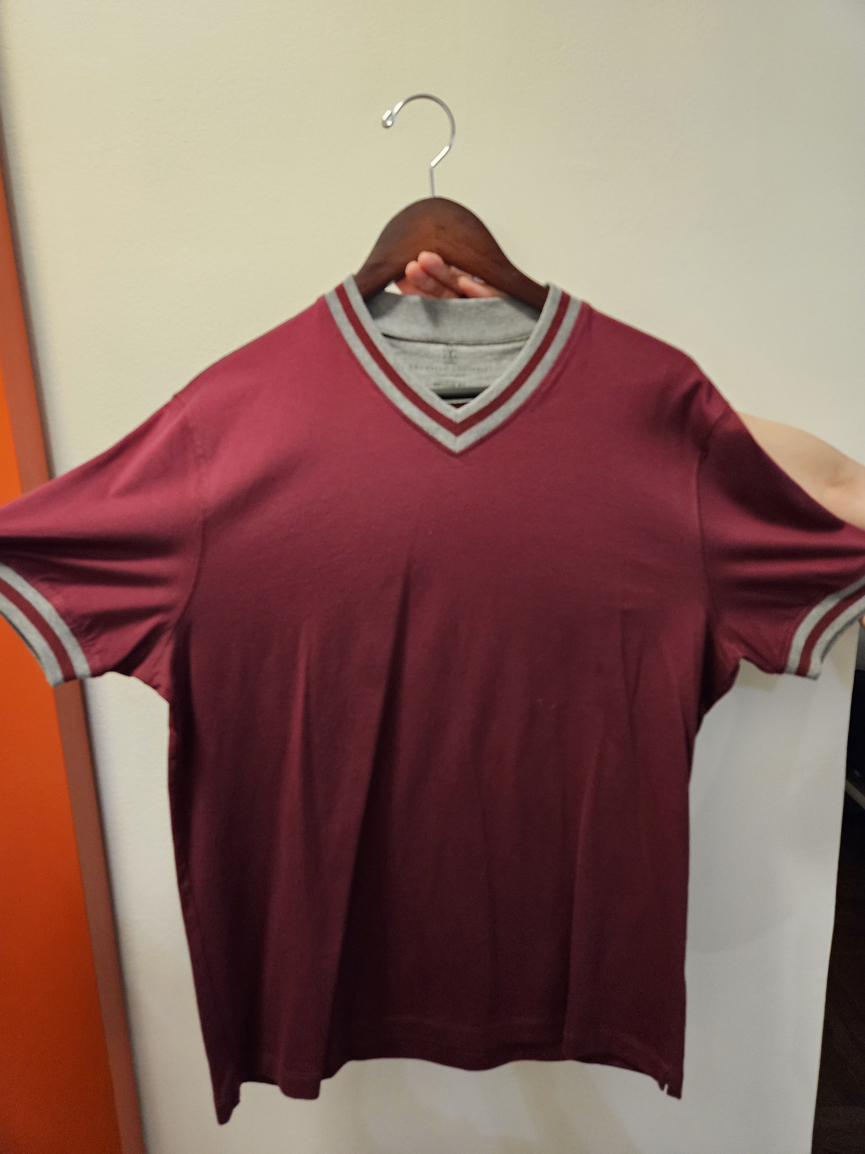 Brunello Cucinelli Burgundy V-neck T-shirt Size US M / EU 48-50 / 2 - 1 Thumbnail