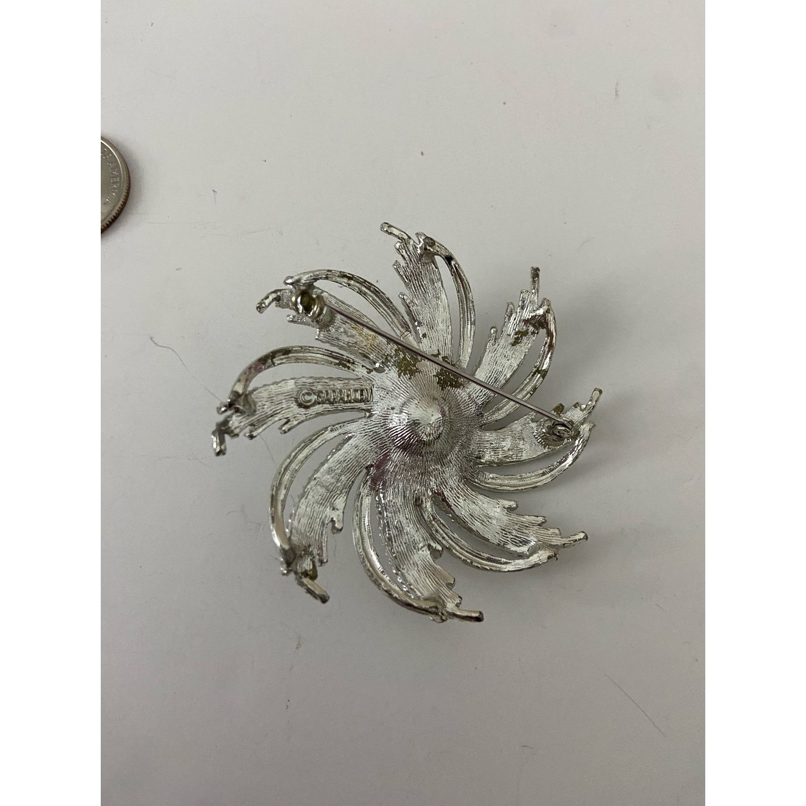 Vintage vintage brooch with faux pearl silver tone Size ONE SIZE - 4 Thumbnail