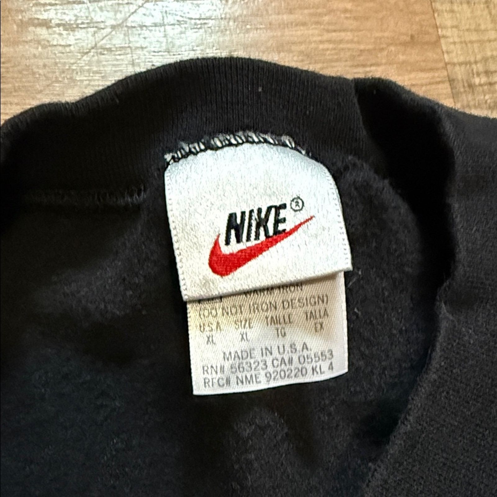 Nike 90s Nike Center Swoosh Crewneck Sweatshirt Size US XL / EU 56 / 4 - 4 Thumbnail