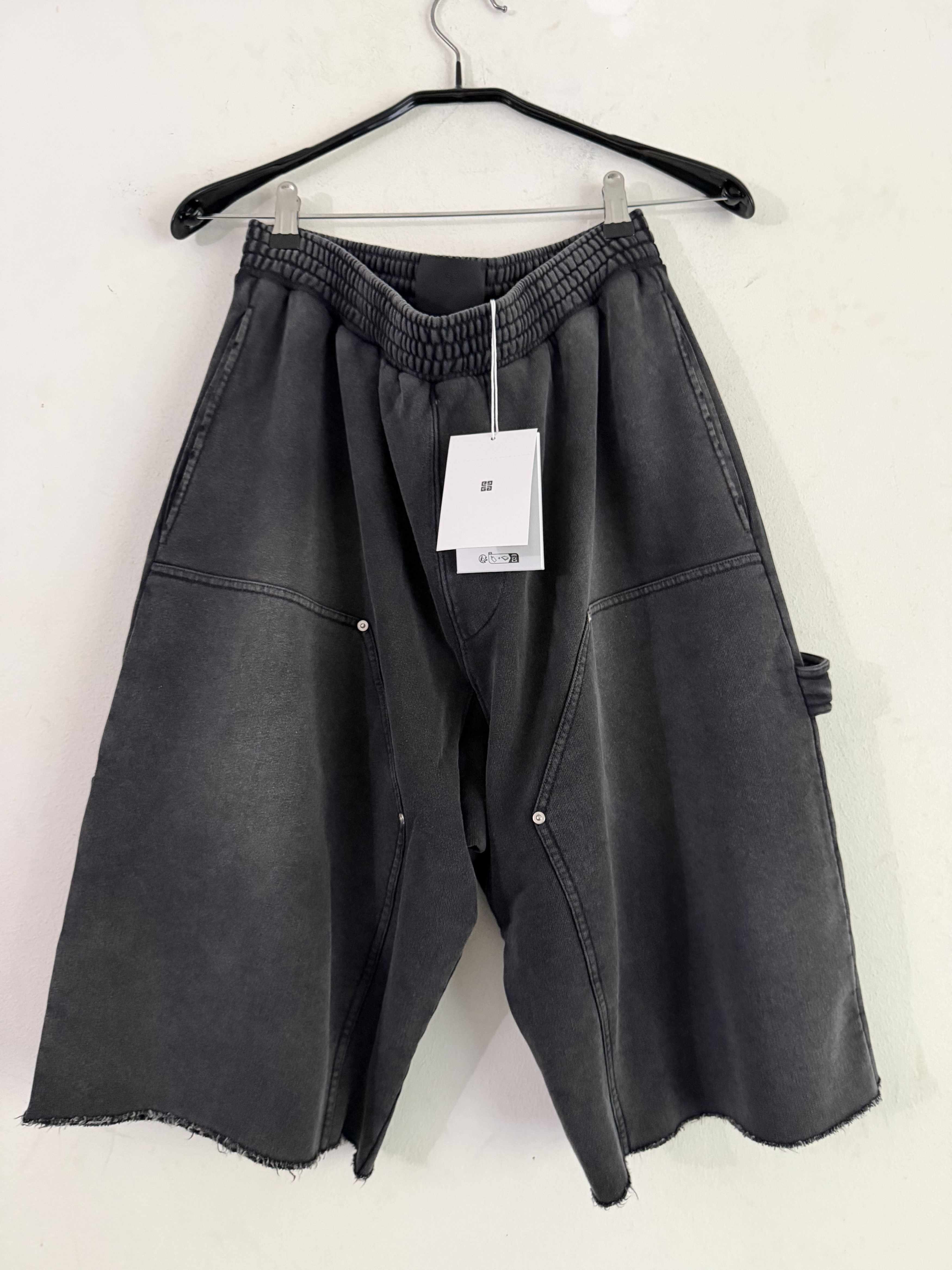 Givenchy Oversized Faded Black Carpenter Shorts Size US 30 / EU 46 - 1 Thumbnail