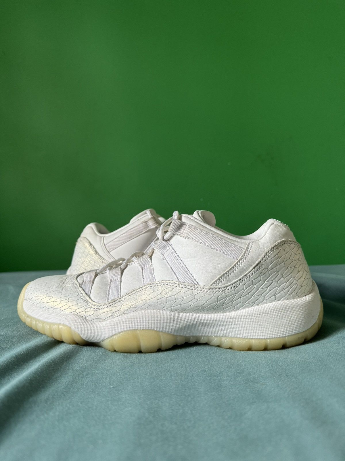 Jordan 11 retro low heiress pure platinum hotsell