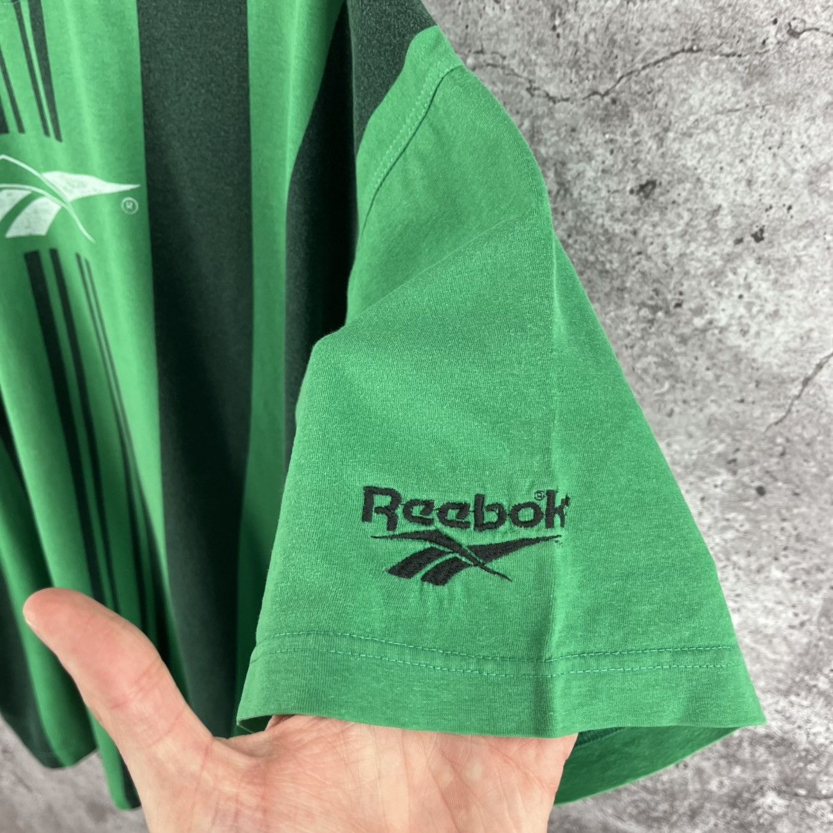 Reebok Vtg 90s Reebok T-Shirt Y2K Centre Embroidery Logo Size XL Size US XL / EU 56 / 4 - 6 Thumbnail