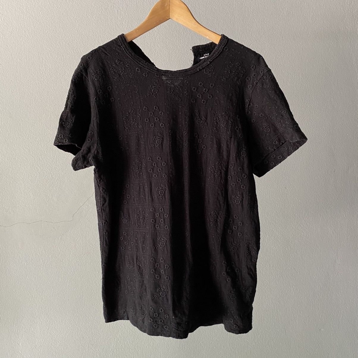 Comme des Garcons COMME des GARCONS Black Embroidered Cutout Short-Sleeve Top Size M / US 6-8 / IT 42-44 - 1 Thumbnail