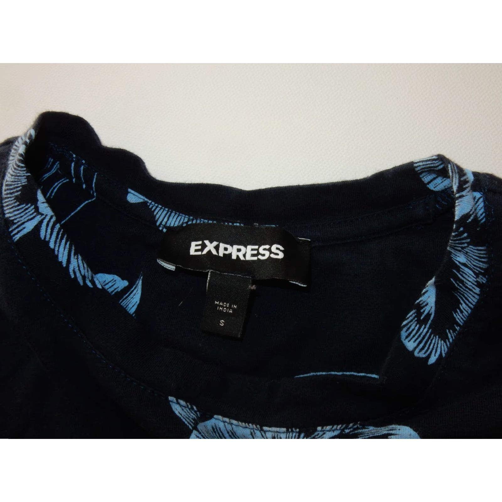 Express Express Shirt Men S Floral Black Short Sleeve T-Shirt Size US S / EU 44-46 / 1 - 2 Thumbnail