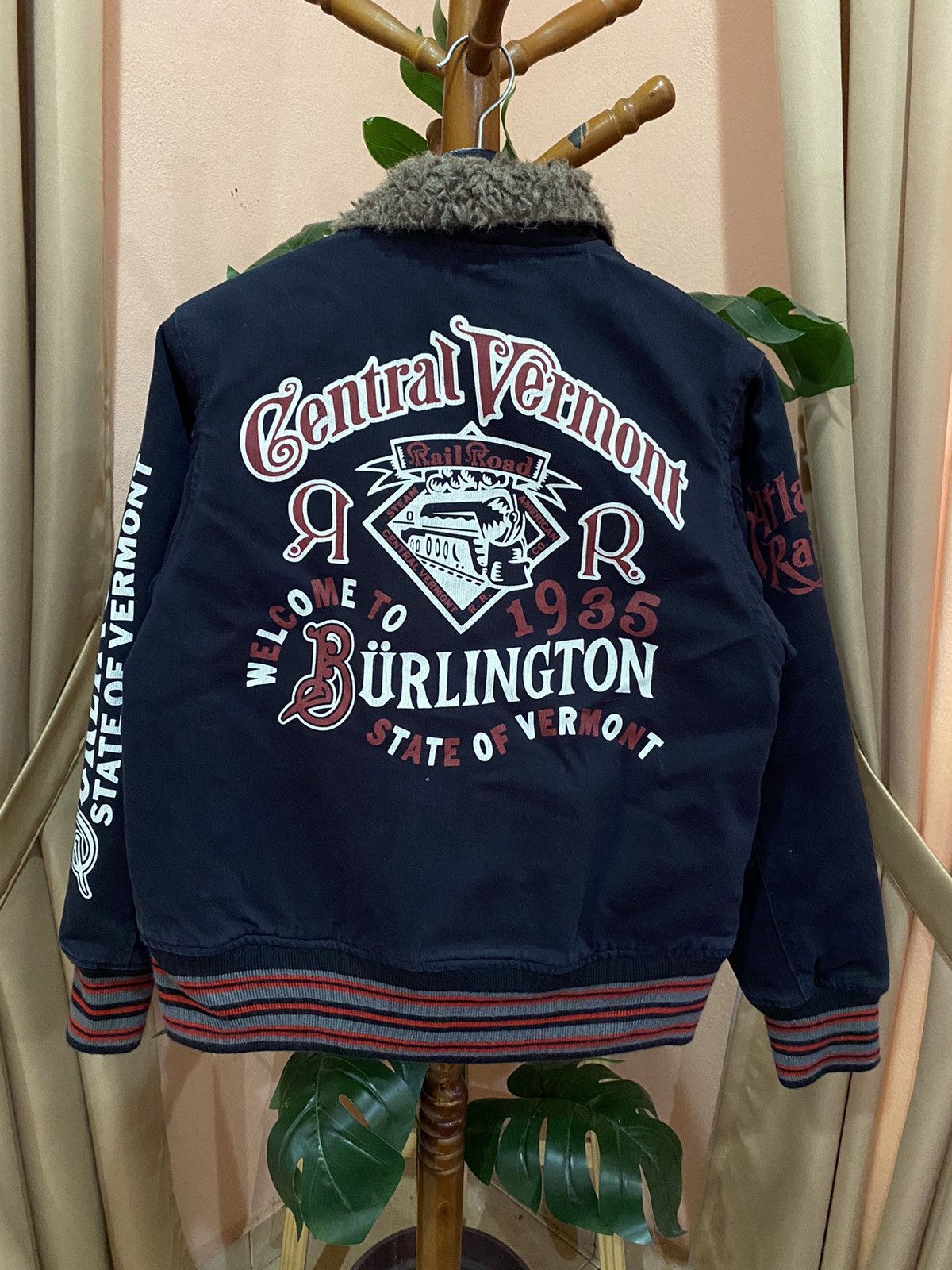 Other GROOVERS CENTRAL VERMONT RAILROAD FAUX FUR COLLAR BOMBER Size US M / EU 48-50 / 2 - 1 Thumbnail