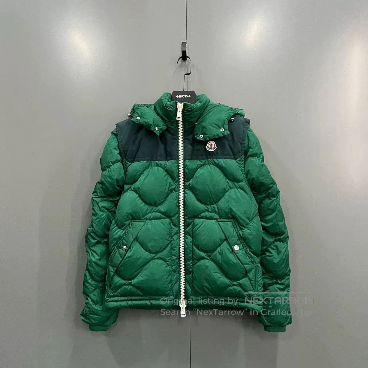 Moncler moncler green logo down jacket size 3. Size US M / EU 48-50 / 2 - 1 Thumbnail