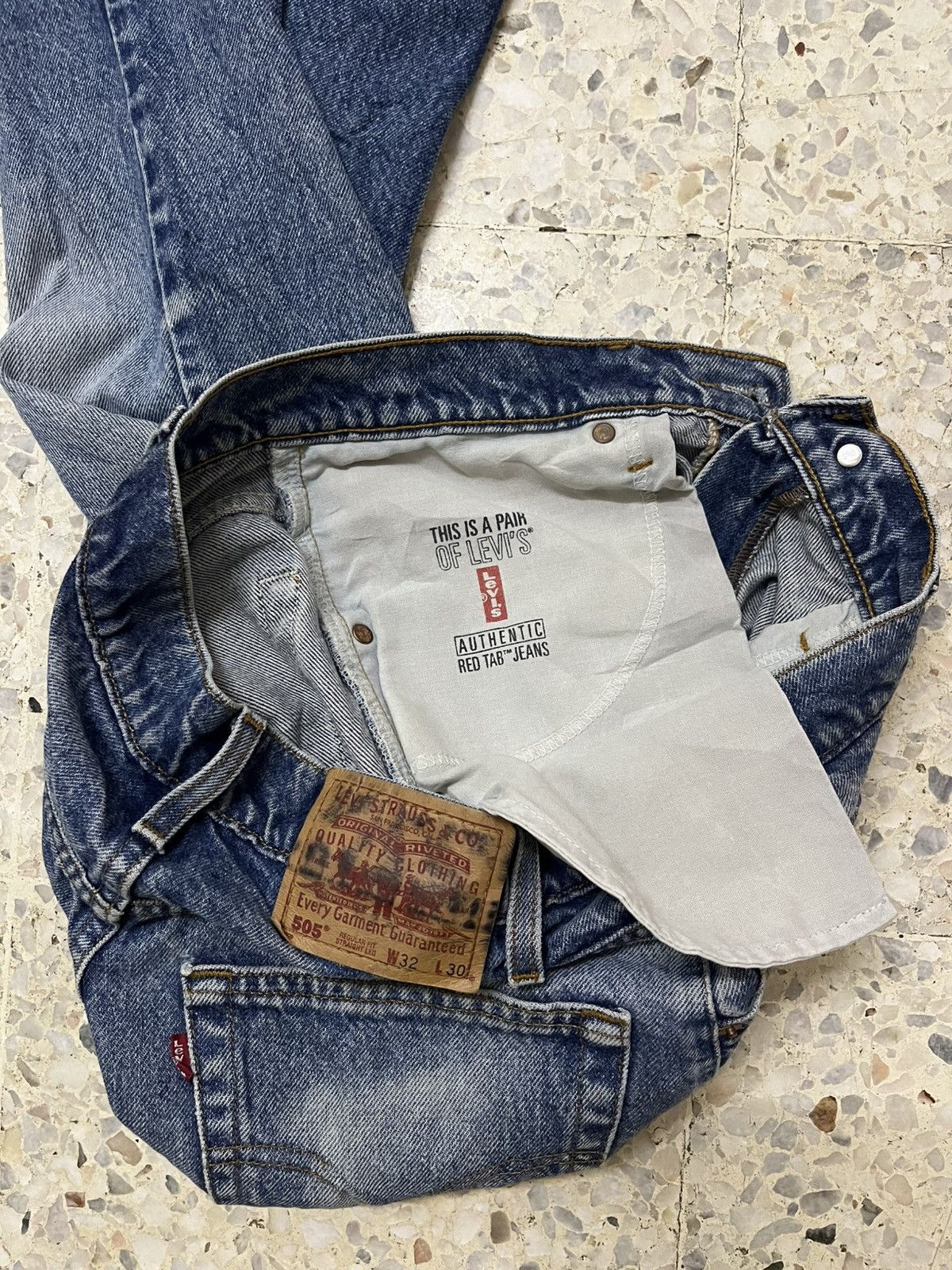 Levi's Vintage Levi’s 505 distressed 90s light blue wash jeans Size US 32 / EU 48 - 12 Thumbnail
