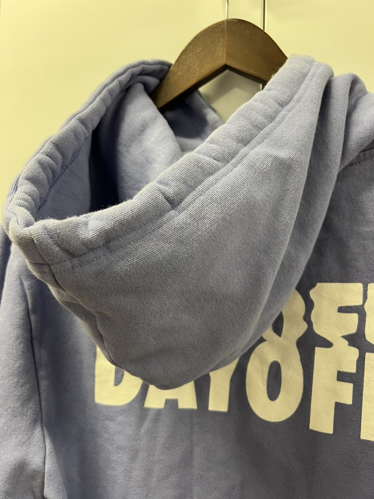 Vintage Day Off Streetwear Retro Indie Designer Brand Logo Hoodie Size US L / EU 52-54 / 3 - 5 Thumbnail