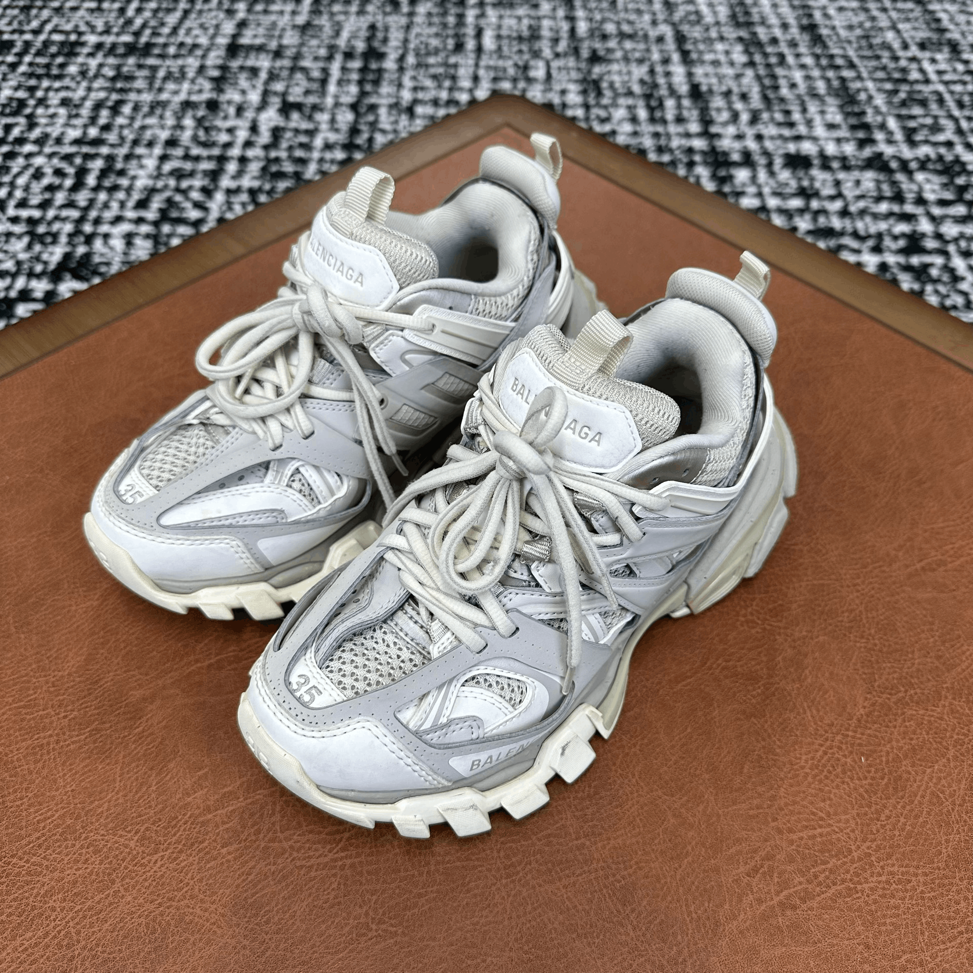 Balenciaga Balenciaga Brown Lowtop Sneakers it_35 Women Size US 5 / IT 35 - 1 Thumbnail