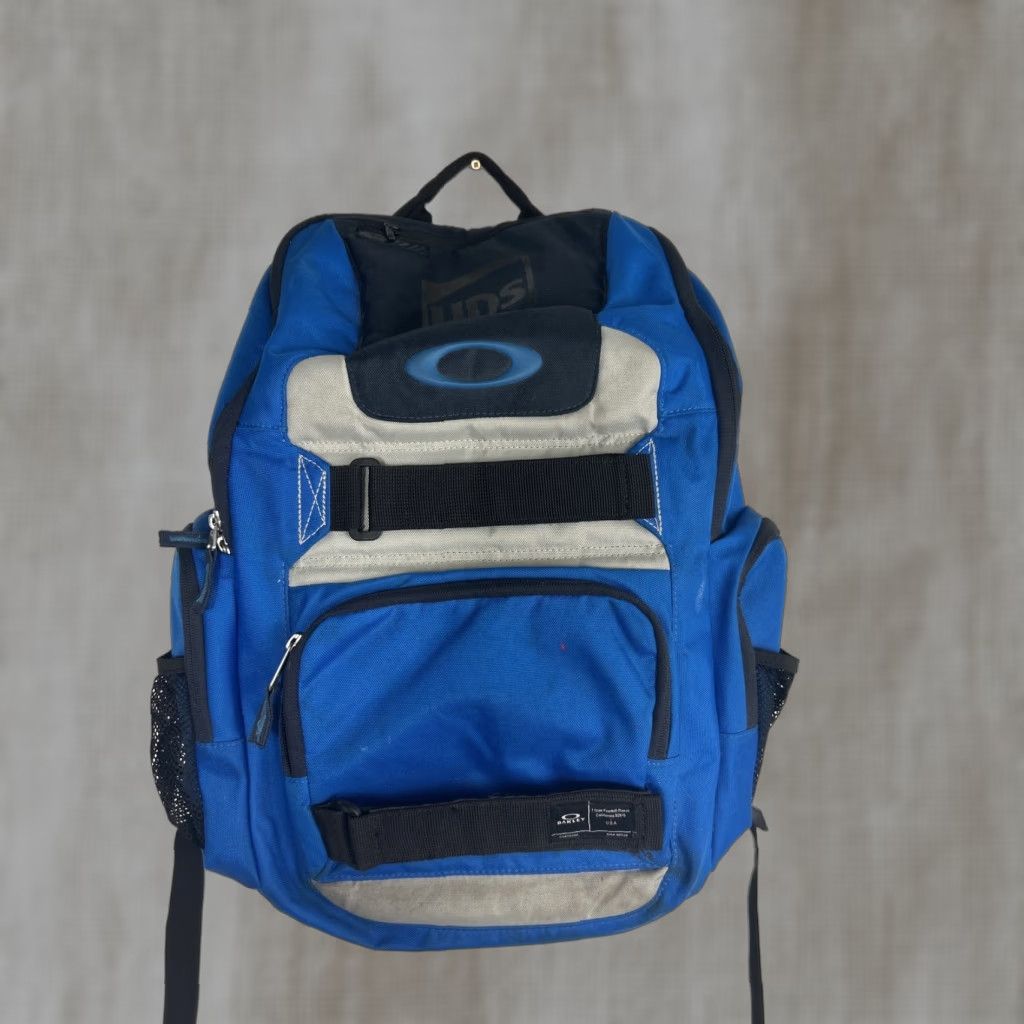 Oakley Black Blue Large Backpack 19x12x6 Mens Pockets Polyester Cushioned Laptop UPS Big Pocket Woman?