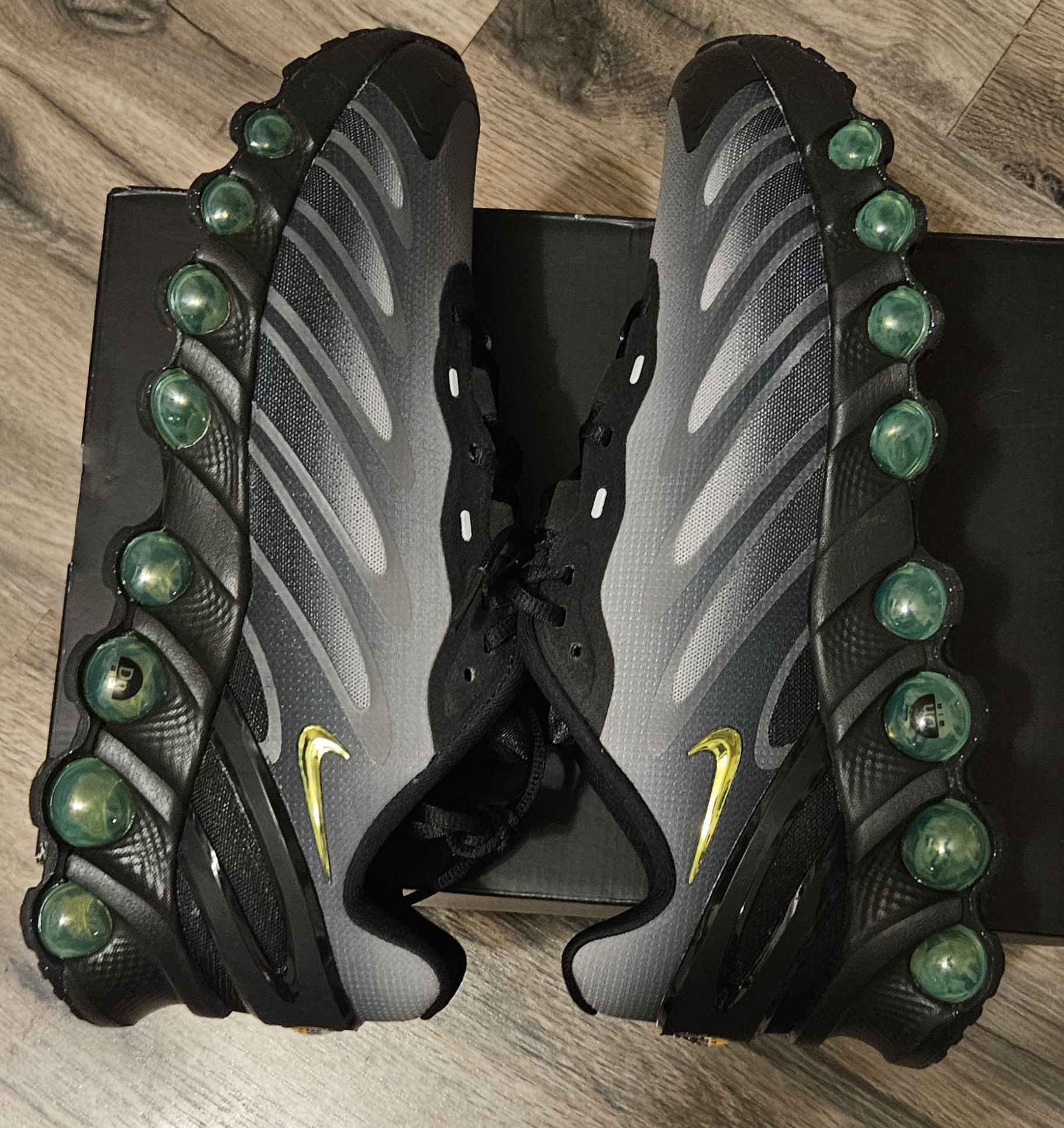 Nike Nike Men's Air Max Dn8 Sneakers Black/Green Strike Size 10.5 Size US 10.5 / EU 43-44 - 5 Thumbnail