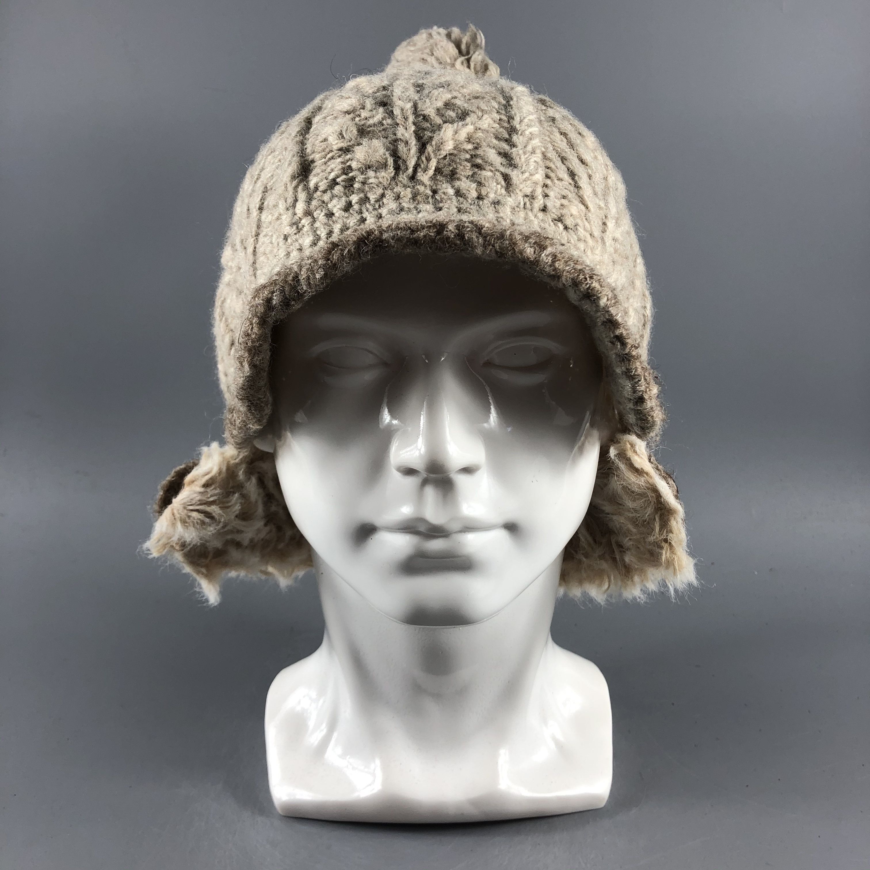 image of Vintage Womens Namiki Aran Isle Pompom Beanie Snow Hat Snow Cap D248 in Cream