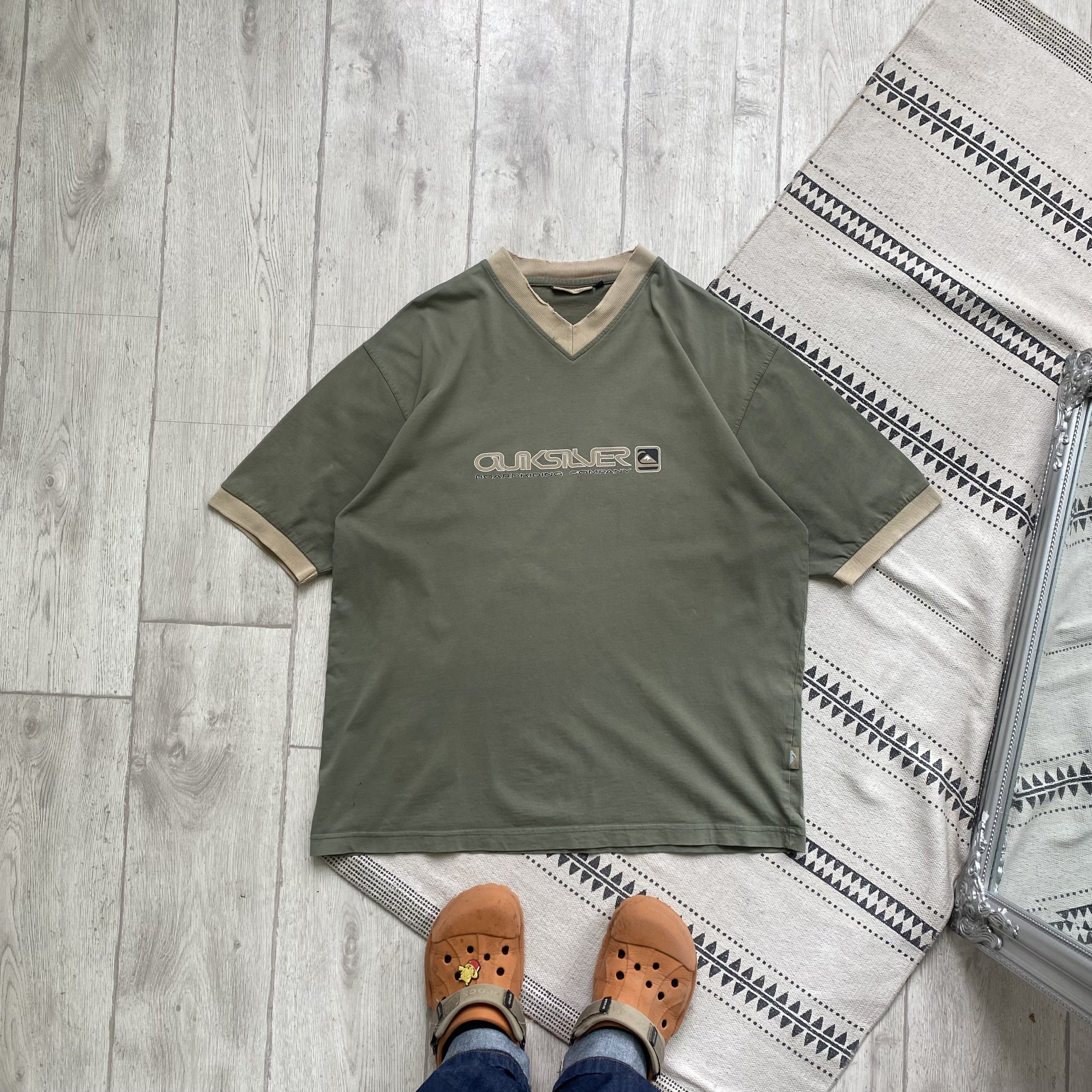 Quiksilver 🏄🏼‍♂️ Thrashed Vintage 90s Quiksilver tee V-neck Surfer Size US XL / EU 56 / 4 - 1 Thumbnail