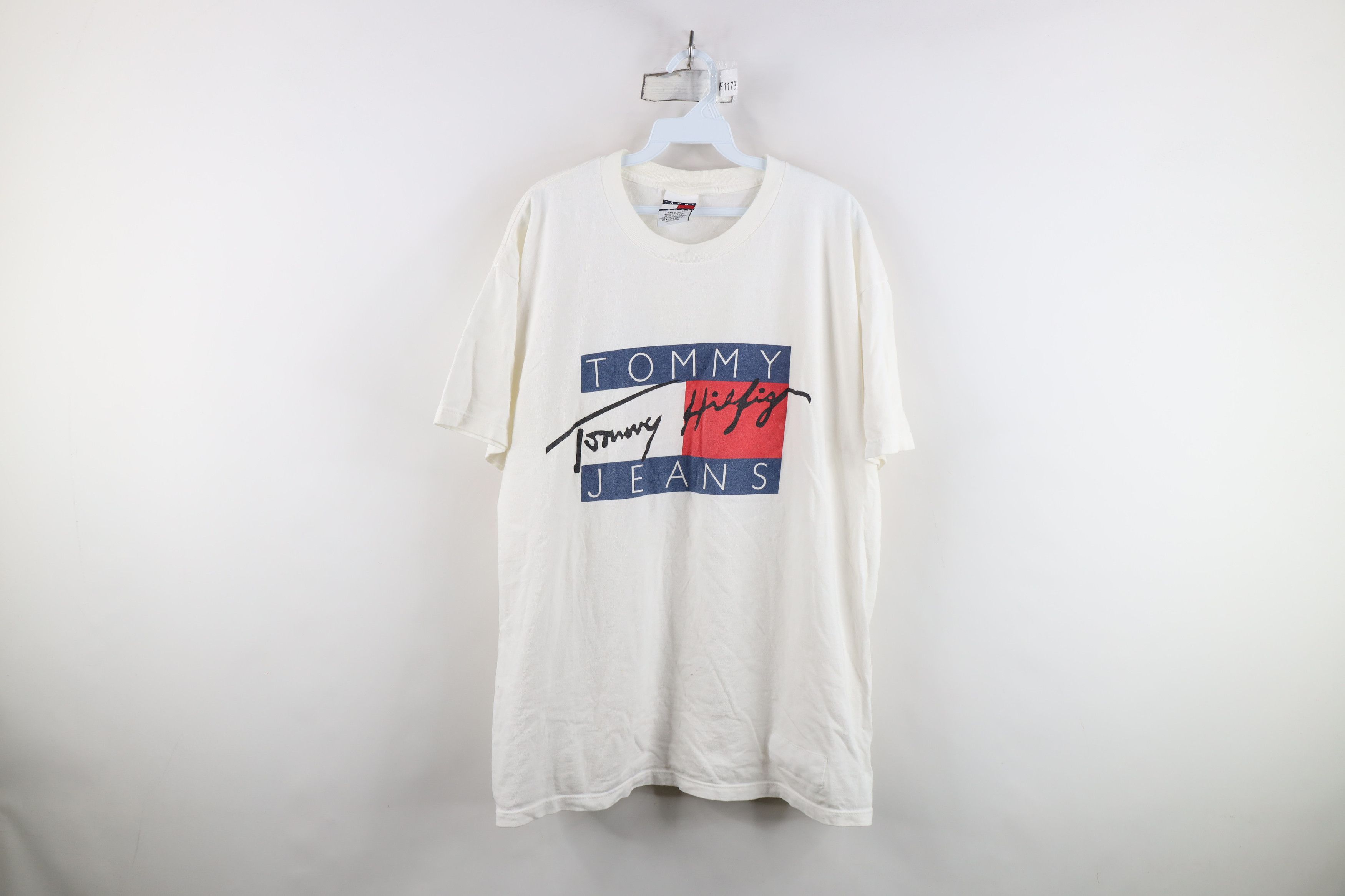 Tommy Hilfiger Vintage 90s Tommy Hilfiger Spell Out Big Logo T-Shirt USA Size US L / EU 52-54 / 3 - 1 Thumbnail