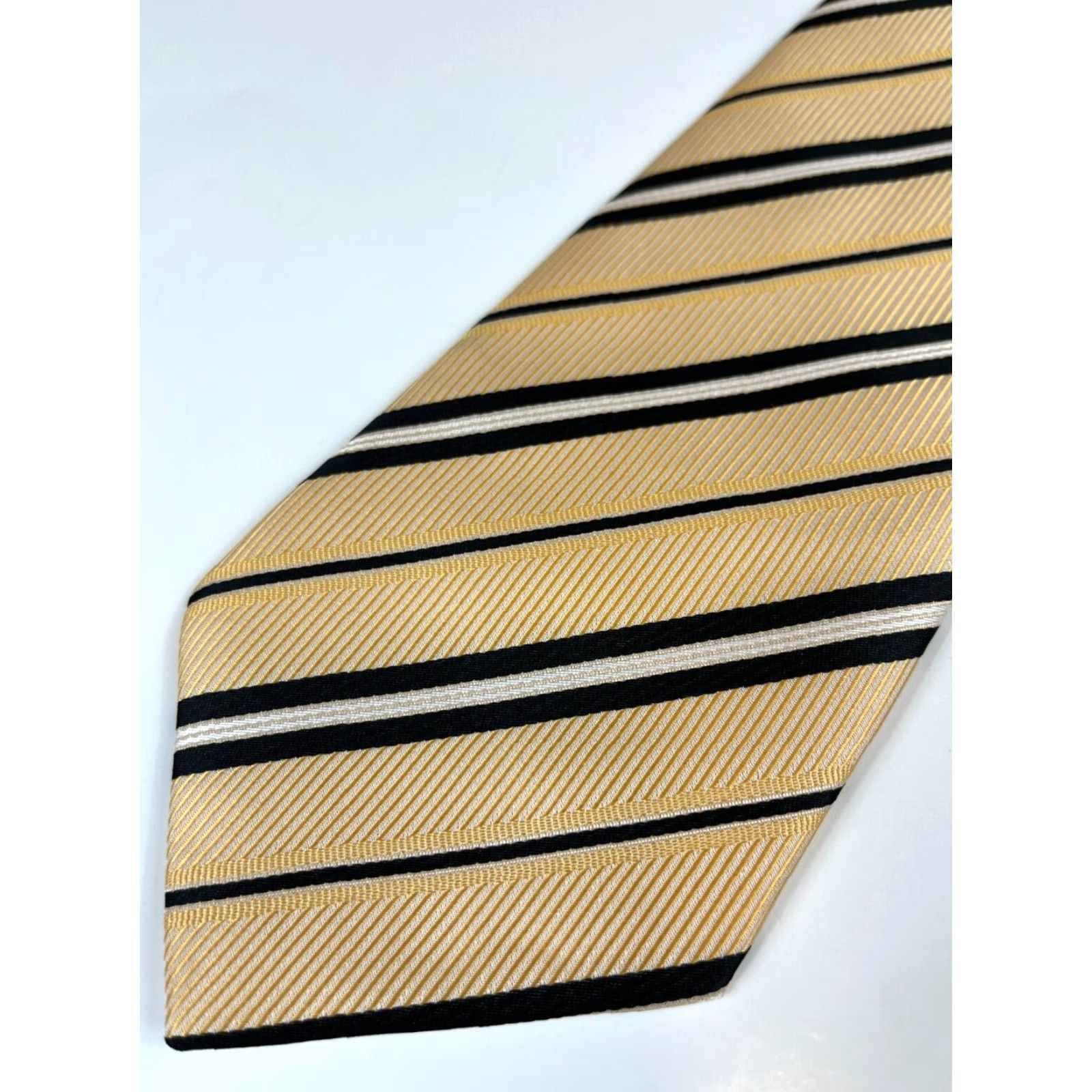 Giorgio Armani Giorgio Armani Men's Silk Tie Striped Hand Made in Italy, Pale Yellow, 60", Wide, 4" Width, Classic Length, Pre-owned in great condition Size ONE SIZE - 4 Thumbnail
