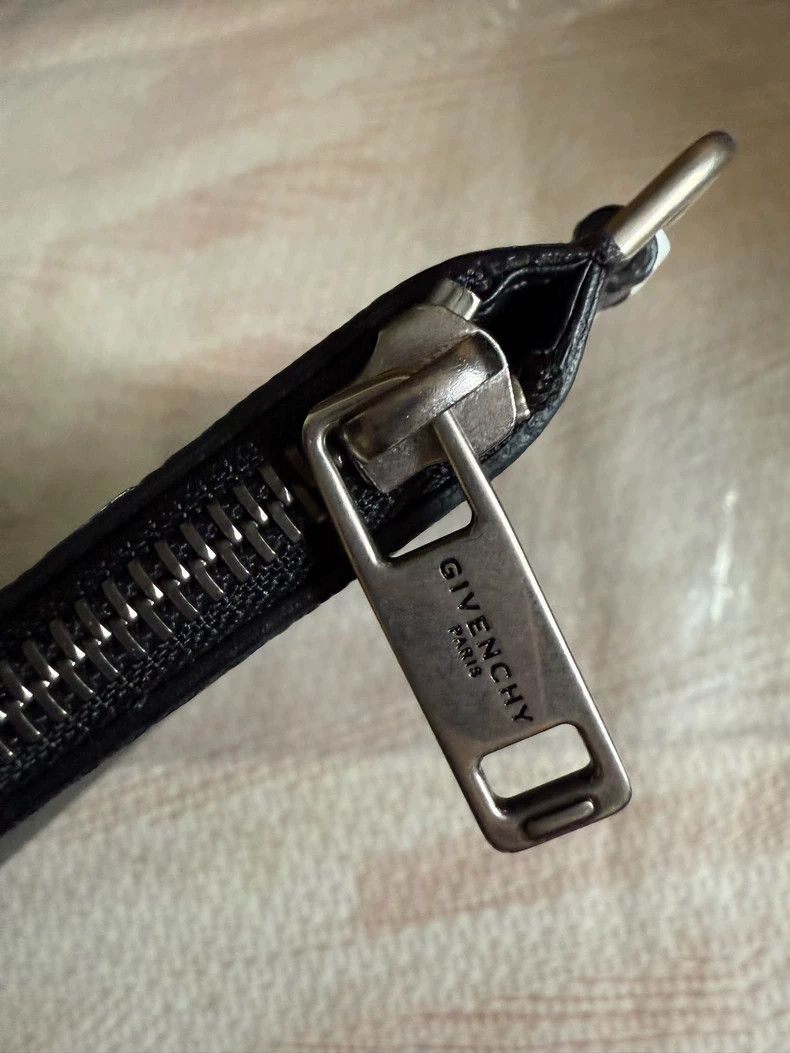 Givenchy Givenchy Lion Pattern Printed Zipper Small Calfskin Handba Size ONE SIZE - 4 Thumbnail