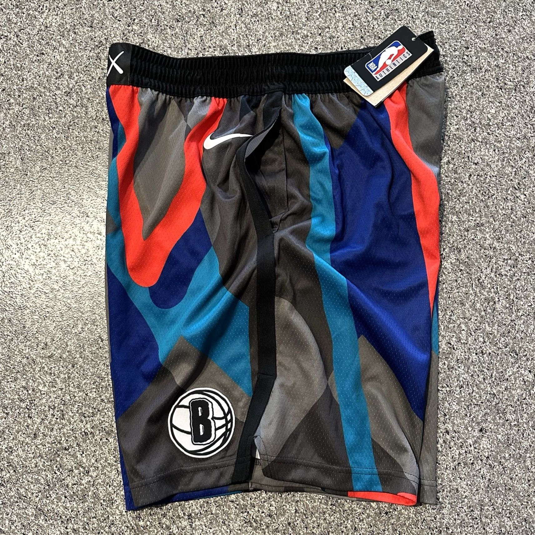 Nike Nike x KAWS Brooklyn Nets City Edition Shorts Mens XL Black Nike Shorts City Edition Nets 2010s? Size US 36 / EU 52 - 6 Thumbnail