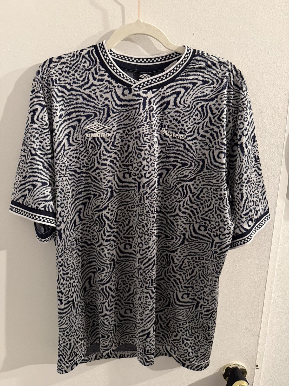 Supreme × Umbro Supreme x Umbro Jacquard Animal Print Jersey Size