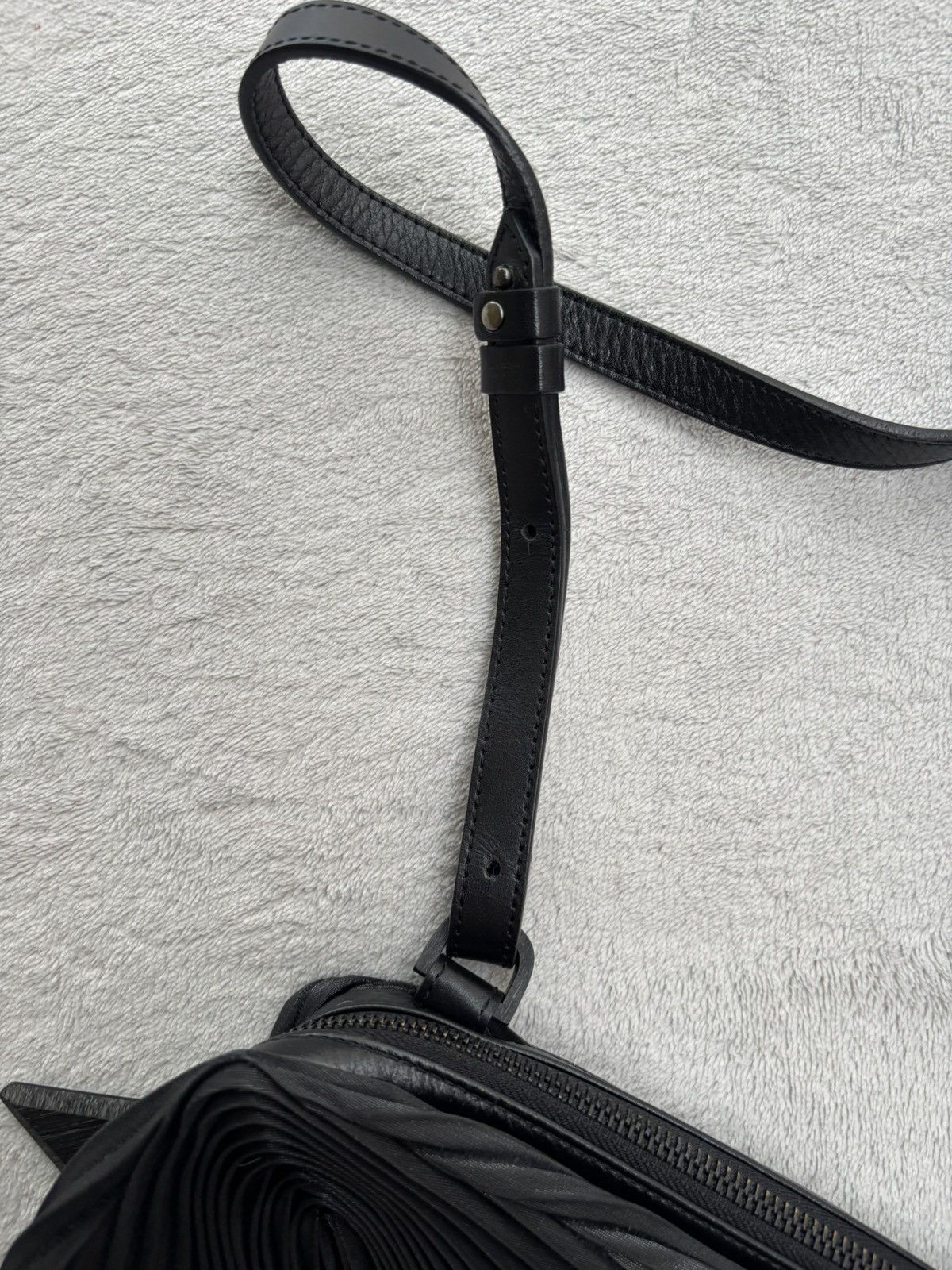 Issey Miyake Issey Miyake Meteorite Sling Bag Size ONE SIZE - 11 Thumbnail