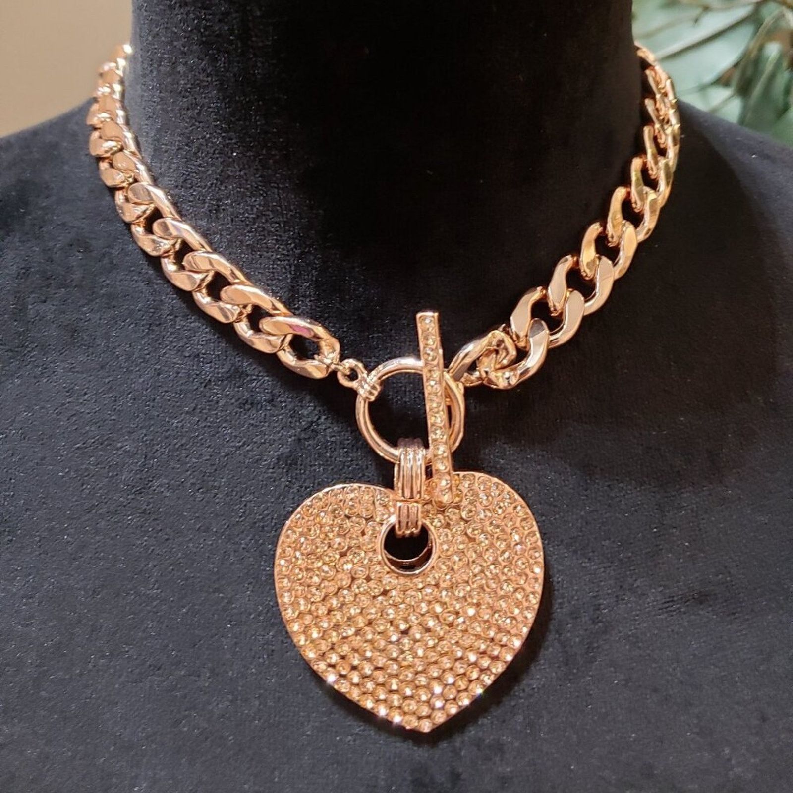 The Unbranded Brand Gold Tone Rhinestone Heart Bold Chain Necklace w/ Earrings Size ONE SIZE - 1 Thumbnail