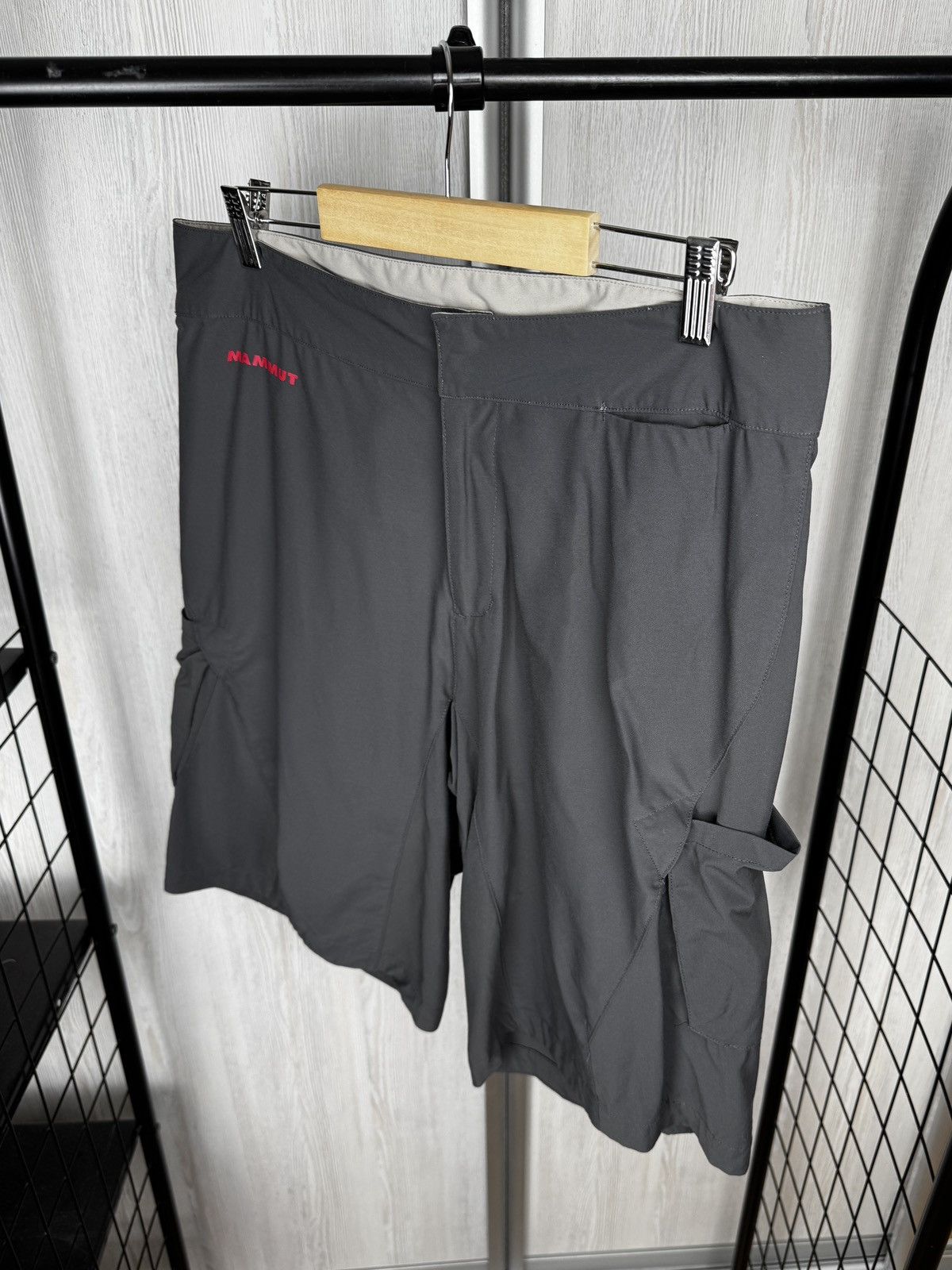 Mammut Mammut mens big logo grey relaxed hiking trekking shorts 50 Size US 34 / EU 50 - 7 Thumbnail