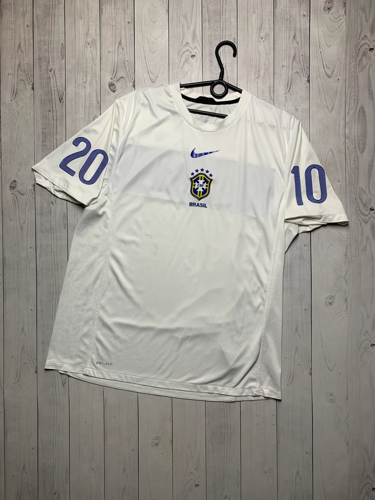 Nike × Vintage Vintage Brazil Nike soccer jersey white 2010 big logo XL Size US XL / EU 56 / 4 - 2 Thumbnail