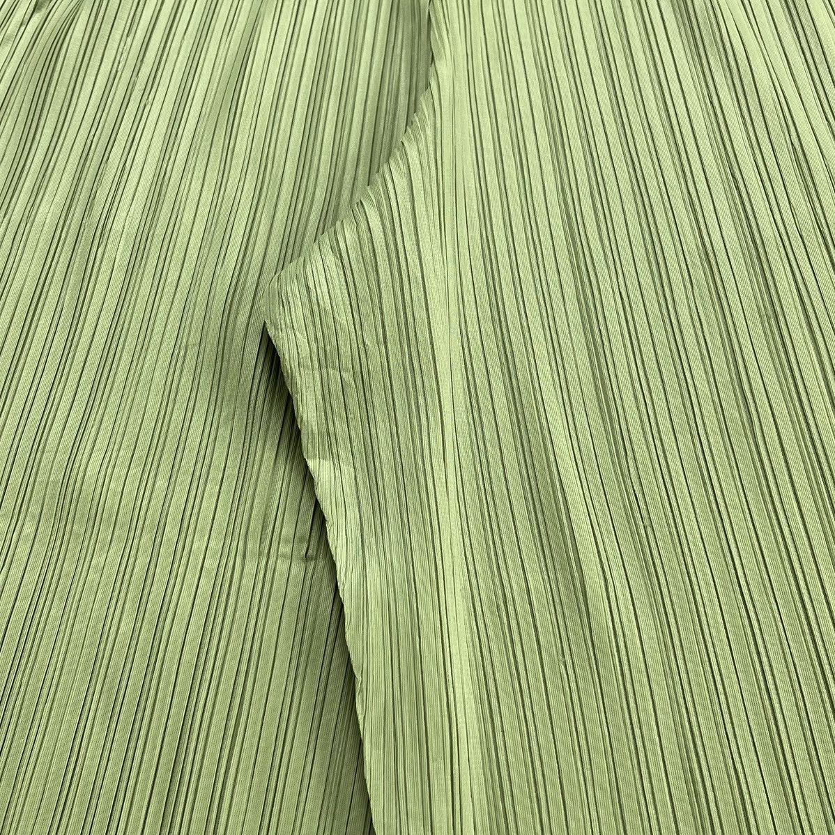 Pleats Please Issey Miyake Vintage Pleats Please Issey Miyake Green Monthly June Pants Size US 28 / EU 44 - 17 Thumbnail