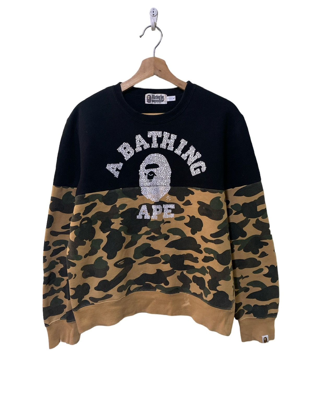 Bape BAPE 1st Camo Half Crewneck Sweatshirt Size US L / EU 52-54 / 3 - 1 Thumbnail