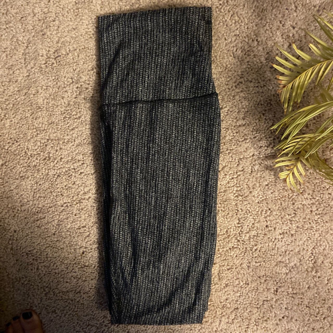 Lululemon Lulu lemon grey knitted leggings Size 28" / US 6 / IT 42 - 1 Thumbnail