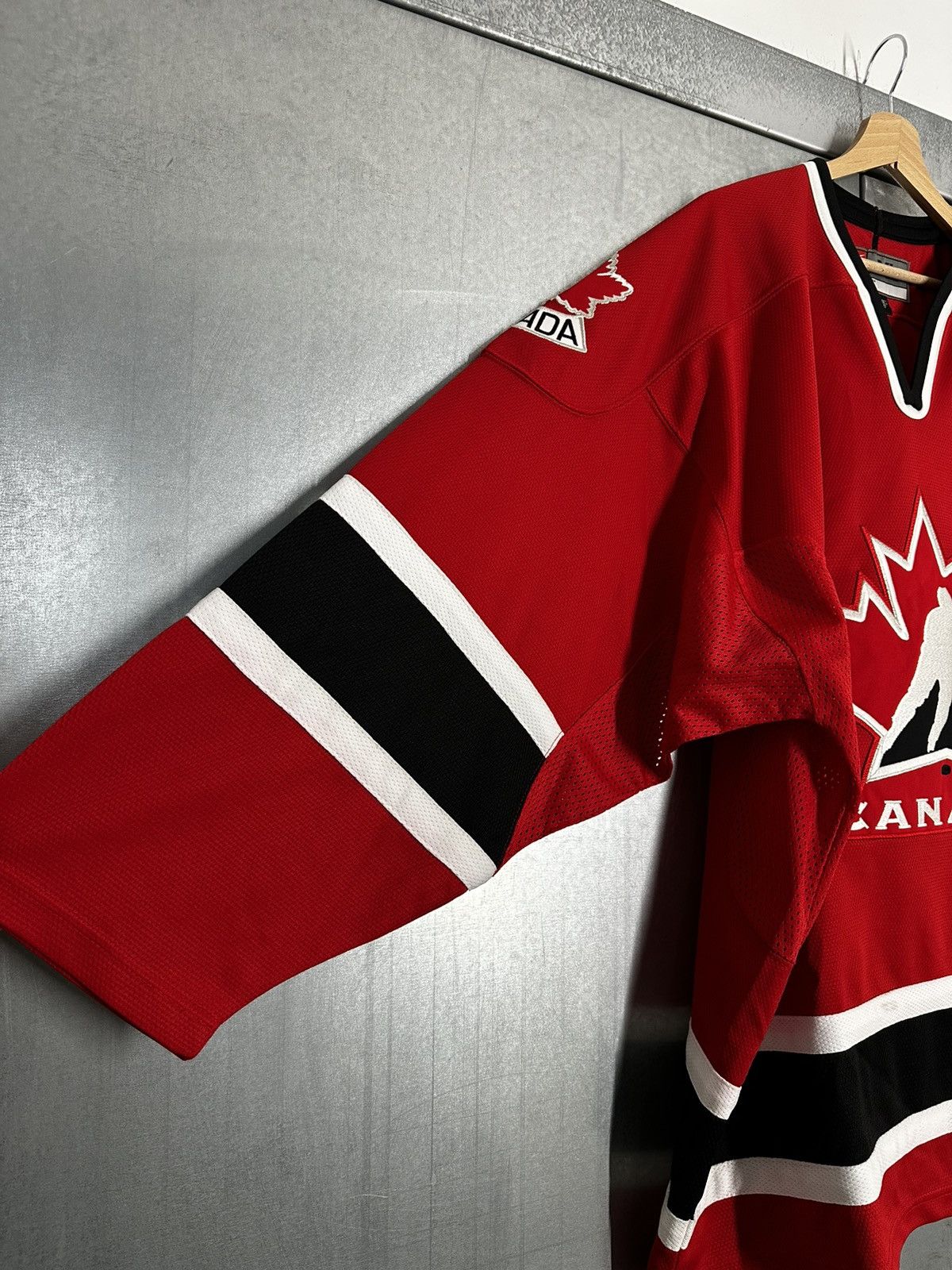 Nike Vintage Nike Canada Ice Hockey National Team NFL Jersey Size US XL / EU 56 / 4 - 7 Thumbnail