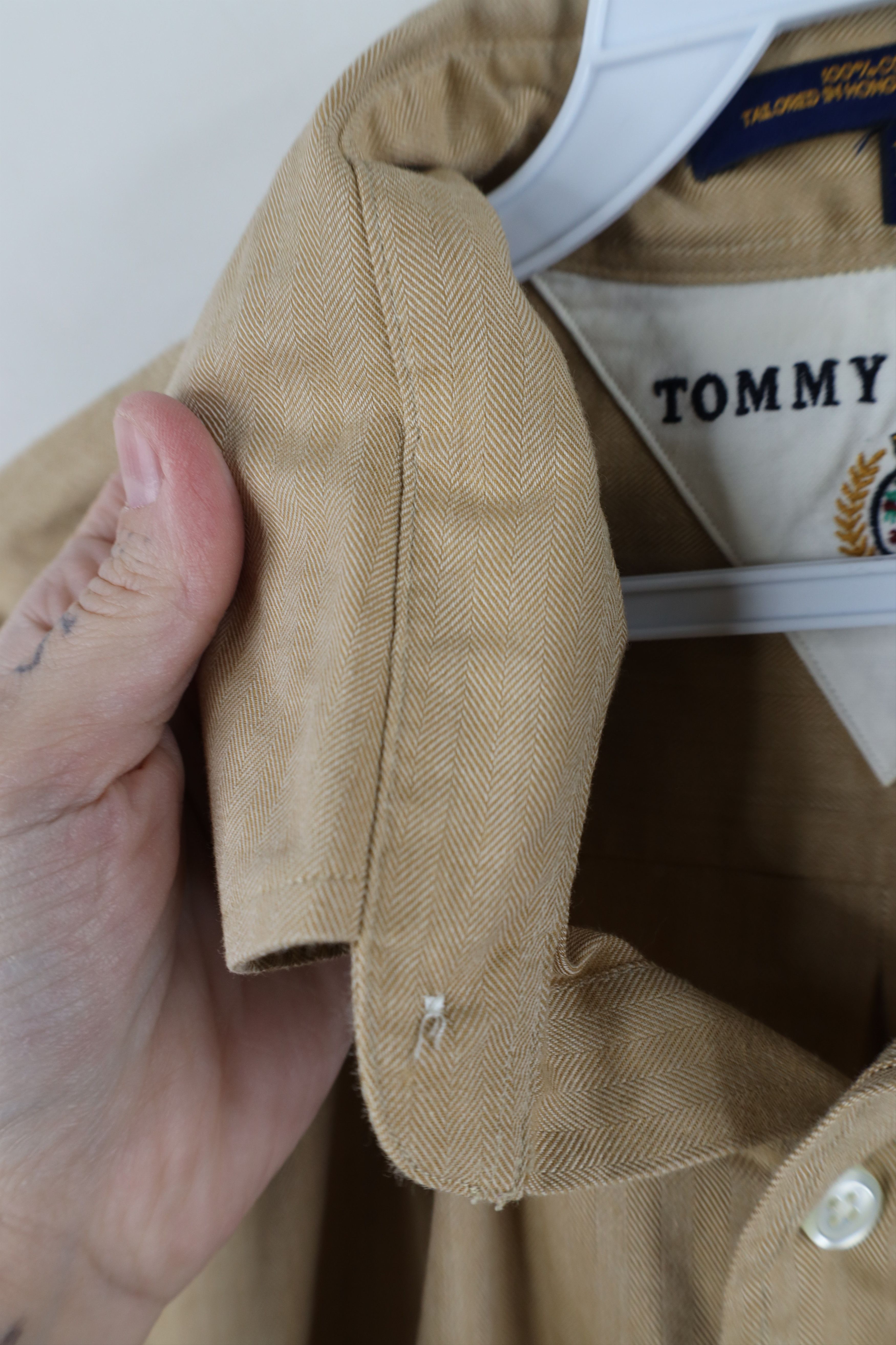 Tommy Hilfiger Vintage 90s Tommy Hilfiger Herringbone Button Down Shirt Size US M / EU 48-50 / 2 - 9 Thumbnail