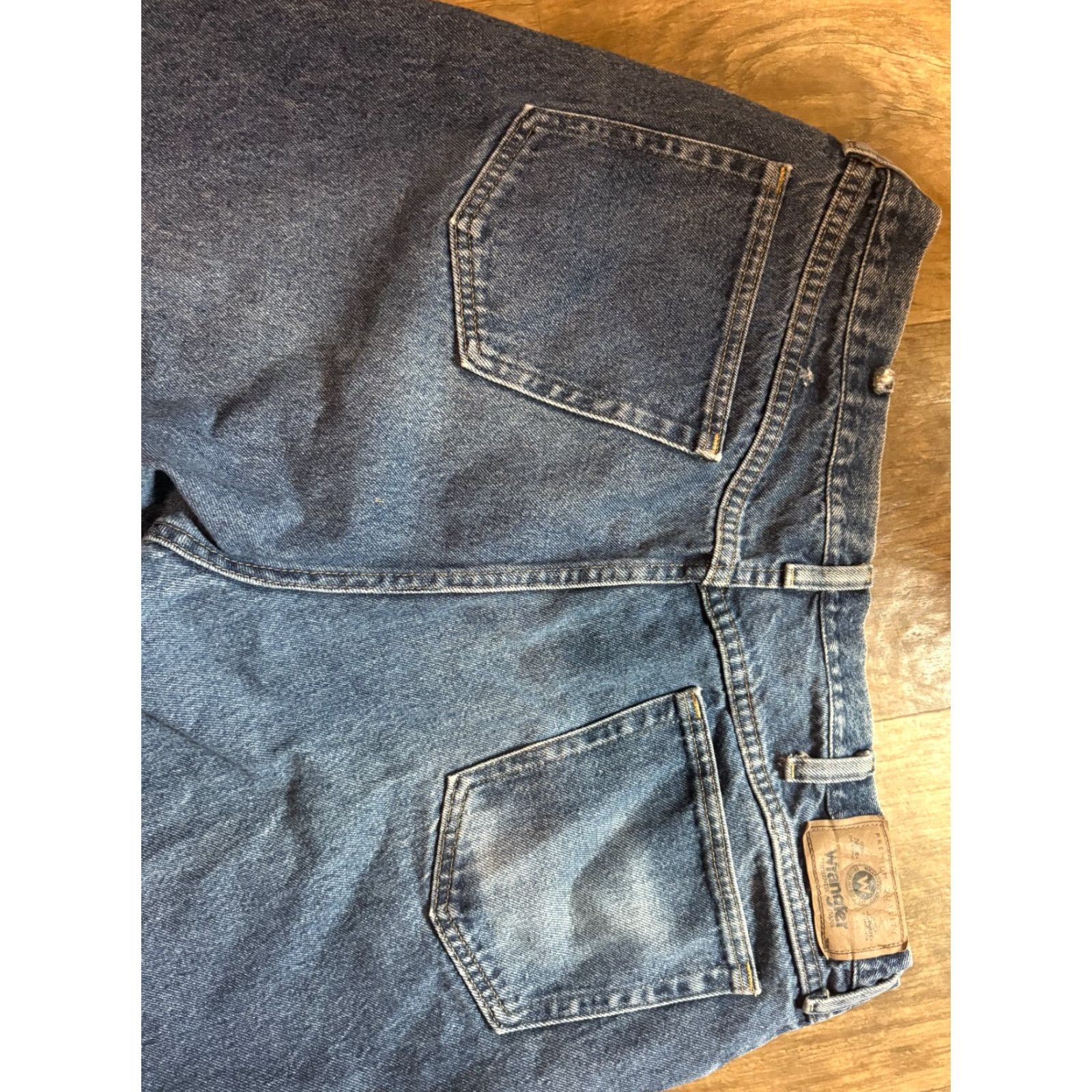 Wrangler VINTAGE Wrangler Jeans Mens 40 x 30 Relaxed Fit Blue Denim 100% Cotton Western Dad Mens Jeans Regular 30 In Inseam Blue Straight Denim Wrangler Size US 40 / EU 56 - 5 Thumbnail