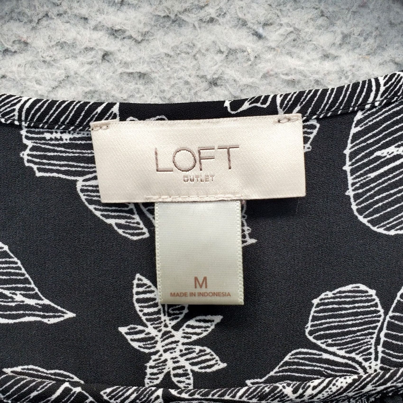 Loft LOFT Outlet Blouse Women M Multicolor Floral Sleeveless Ruffle Button 1/2 Button Casual Travel Size M / US 6-8 / IT 42-44 - 3 Thumbnail