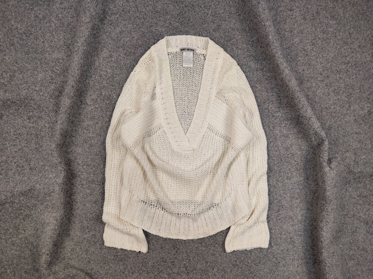 Issey Miyake Vintage 90s Issey Miyake Japan Linen Blend Mech Knit Sweater Size S / US 4 / IT 40 - 1 Thumbnail