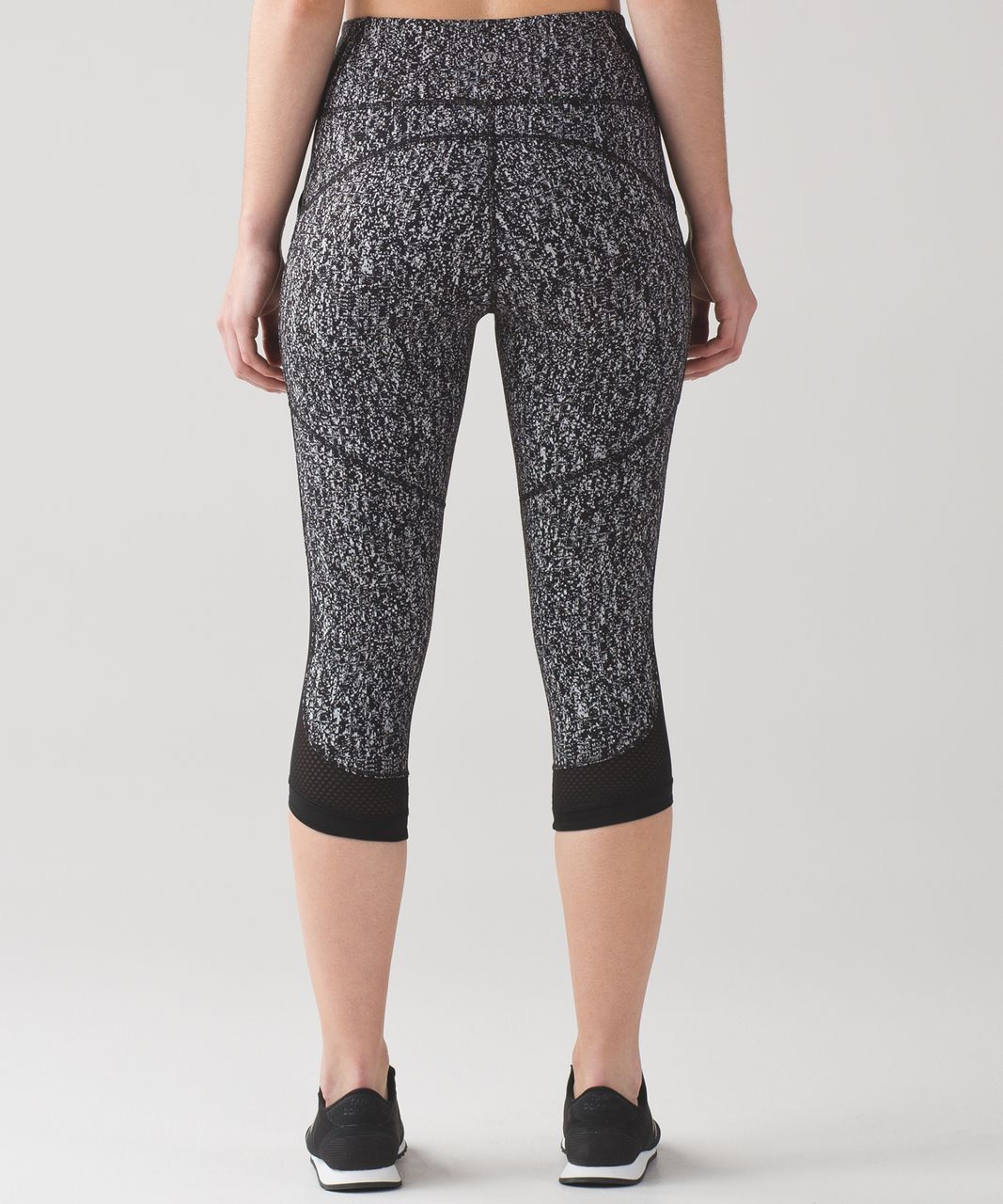 Lululemon Lululemon Leggings Size 4 Fit Physique Crop athletic workout Size 27" / US 4 / IT 40 - 3 Thumbnail