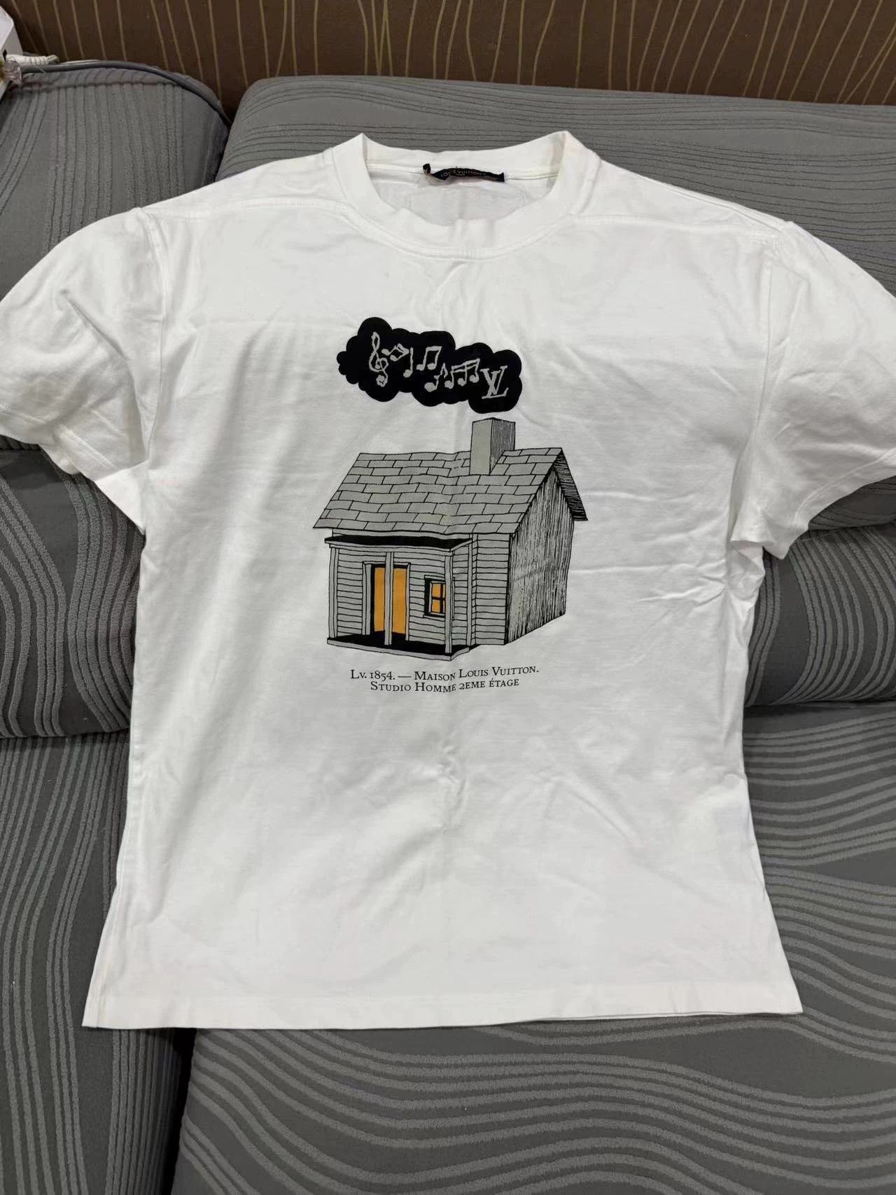 Louis Vuitton LV house short sleeve T-shirt L Size US L / EU 52-54 / 3 - 1 Thumbnail