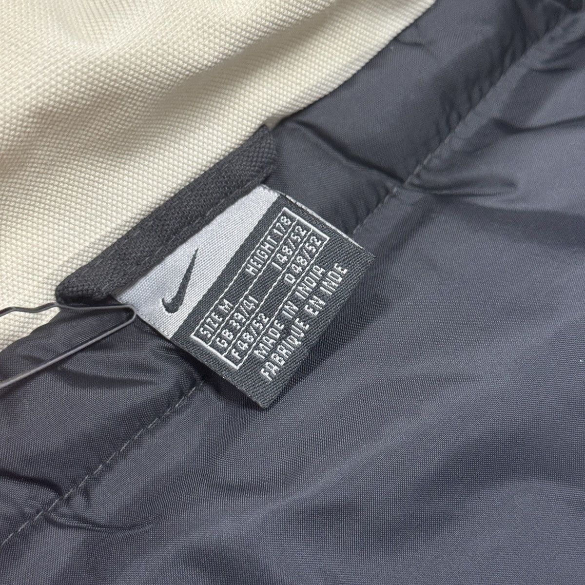 Nike Vintage Nike Nylon Insulated Hooded Jacket 90s Men Size M Size US M / EU 48-50 / 2 - 13 Thumbnail