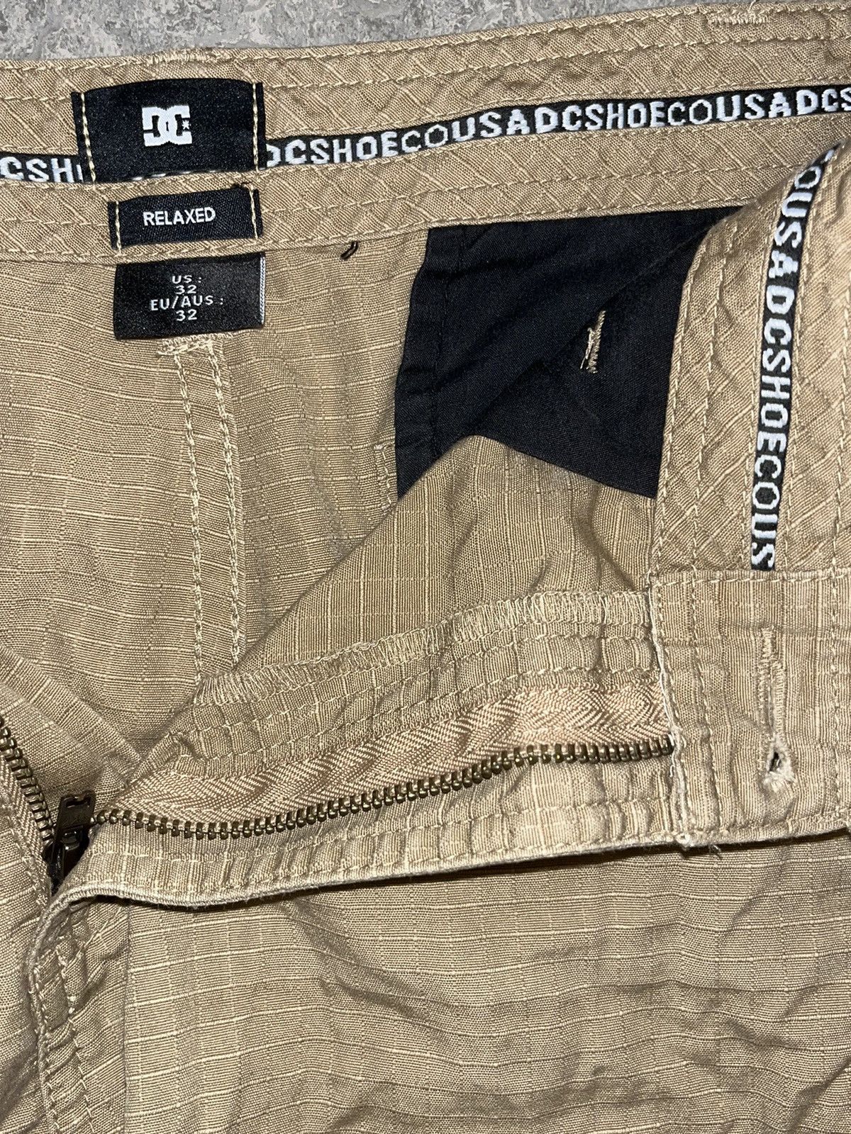 DC DC Shoes Cargo Shorts — Relaxed Fit Size US 32 / EU 48 - 4 Thumbnail