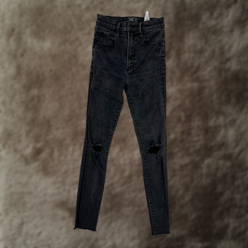 Abercrombie & Fitch Abercrombie & Fitch Black Ultra High Rise Skinny Jeans Womens 2R Black Size 26" / US 2 / IT 38 - 1 Thumbnail
