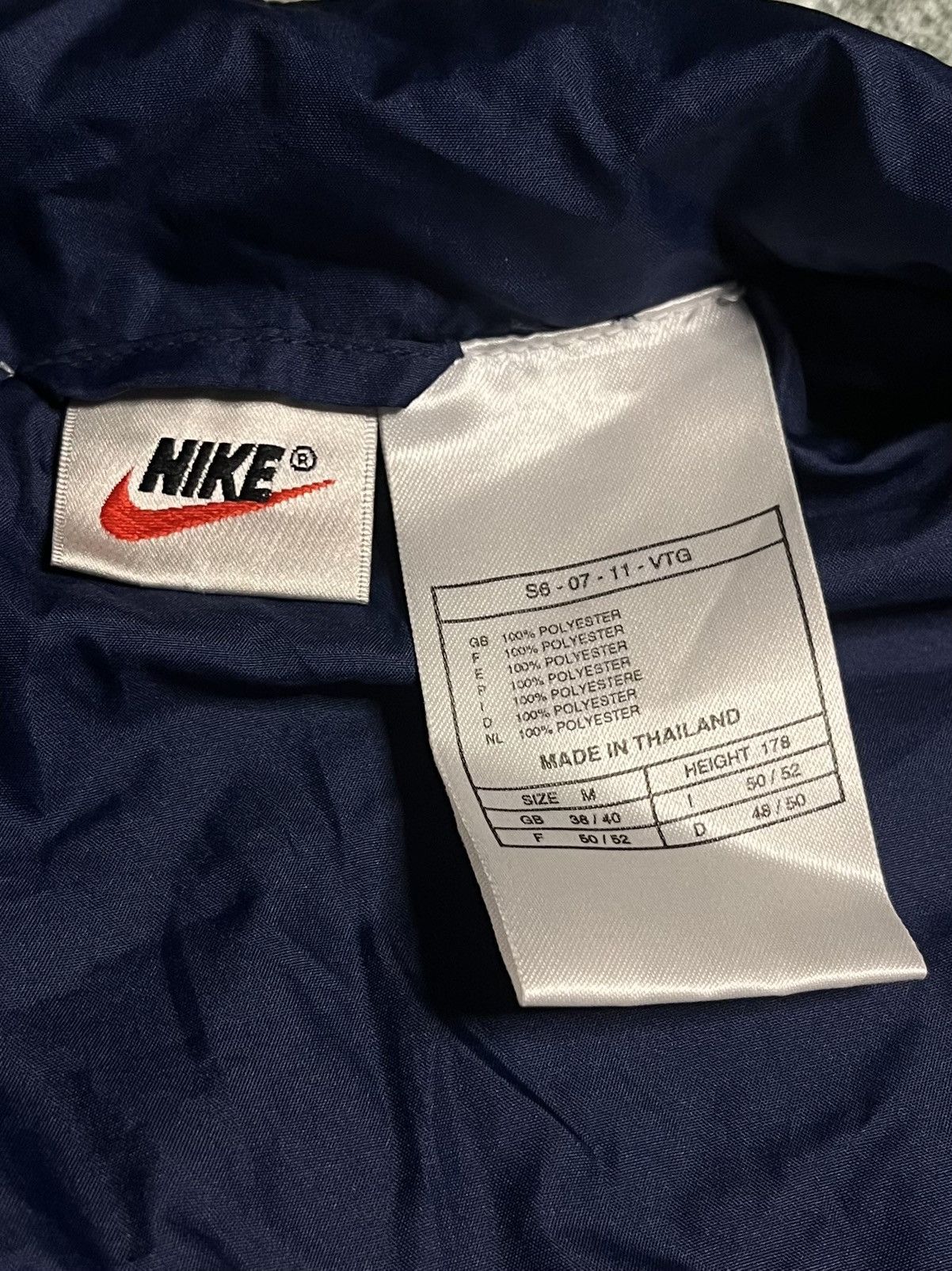 Nike Vintage Nike Sportswear Heritage Windrunner – Navy/Red/White Size US M / EU 48-50 / 2 - 7 Thumbnail