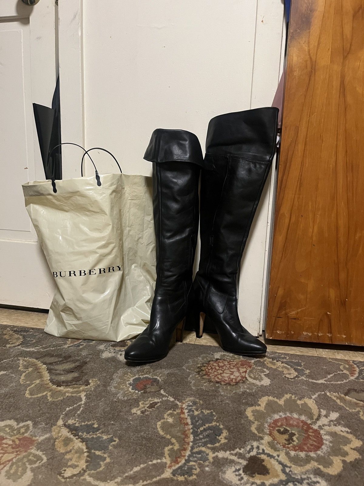 Banana Republic BR BLACK LEATH OVER KNEE VINTAGE BOOT Size US 8.5 / IT 38.5 - 3 Thumbnail